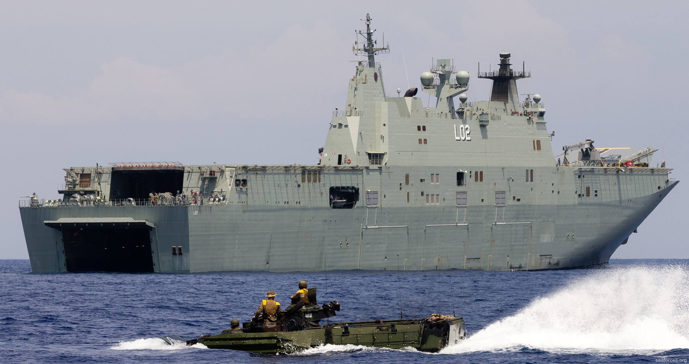 canberra class amphibious landing ship helicopter dock lhd royal australian navy 12