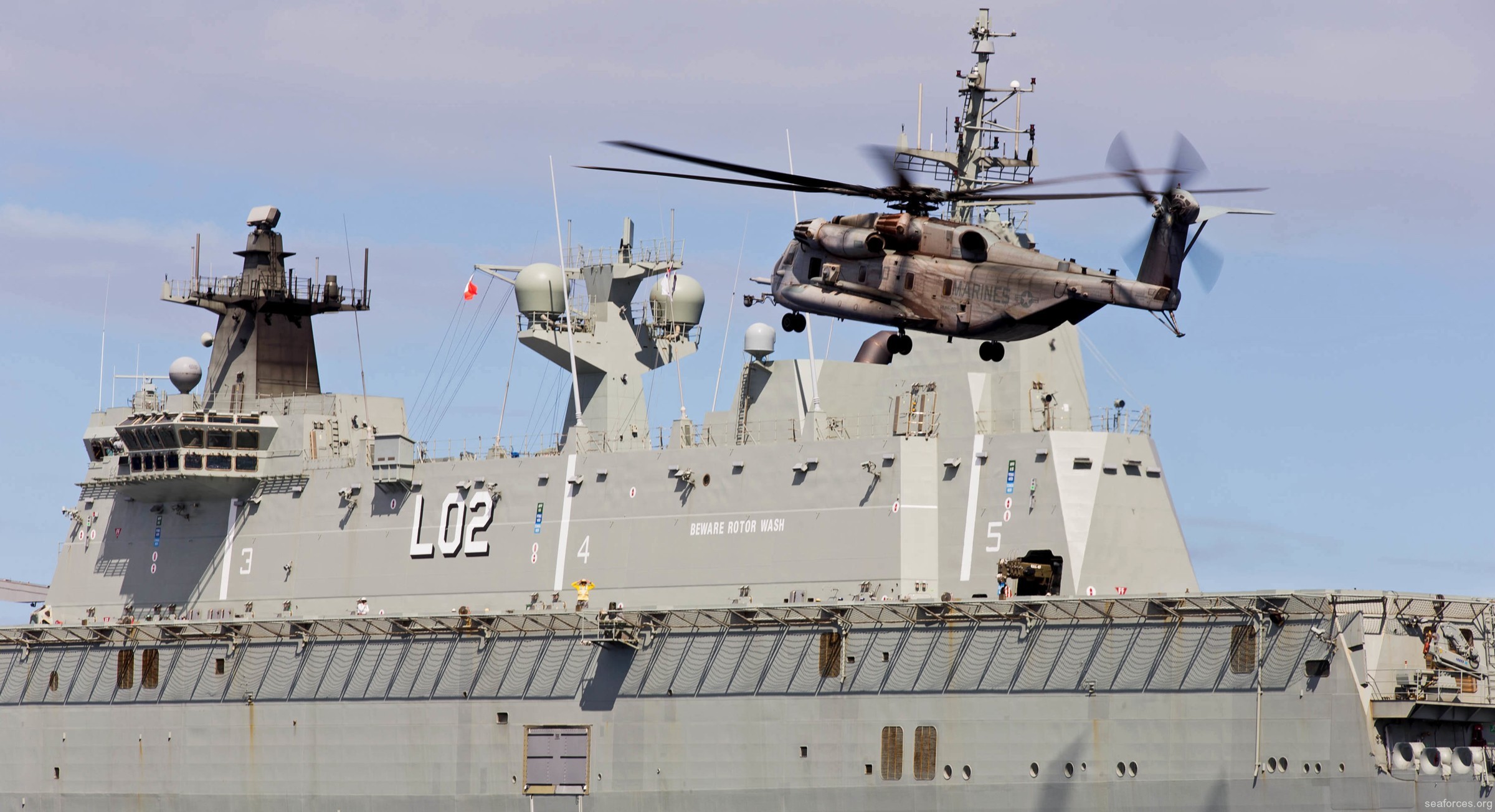 canberra class amphibious landing ship helicopter dock lhd royal australian navy 14 superstructure island