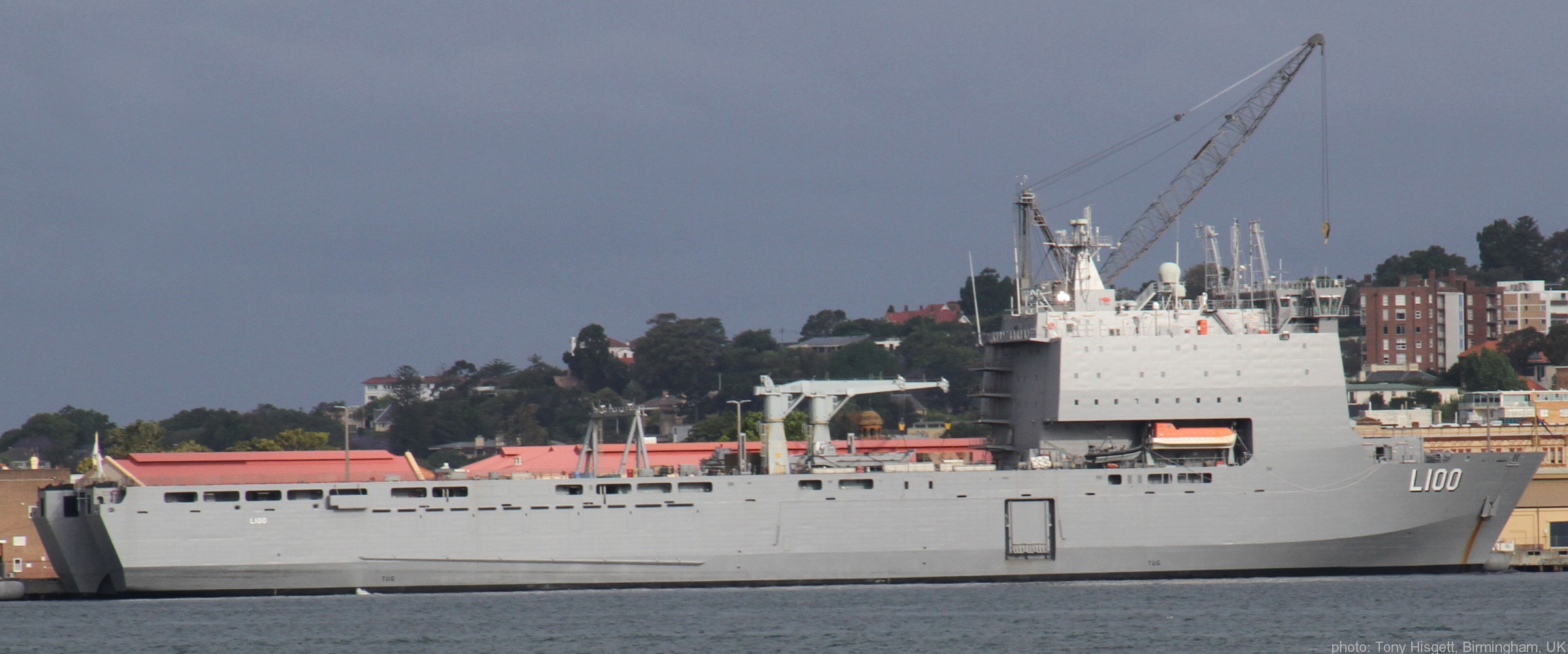hmas choules l-100 bay class amphibious landing ship dock lsd royal australian navy ex rfa largs bay l-3006