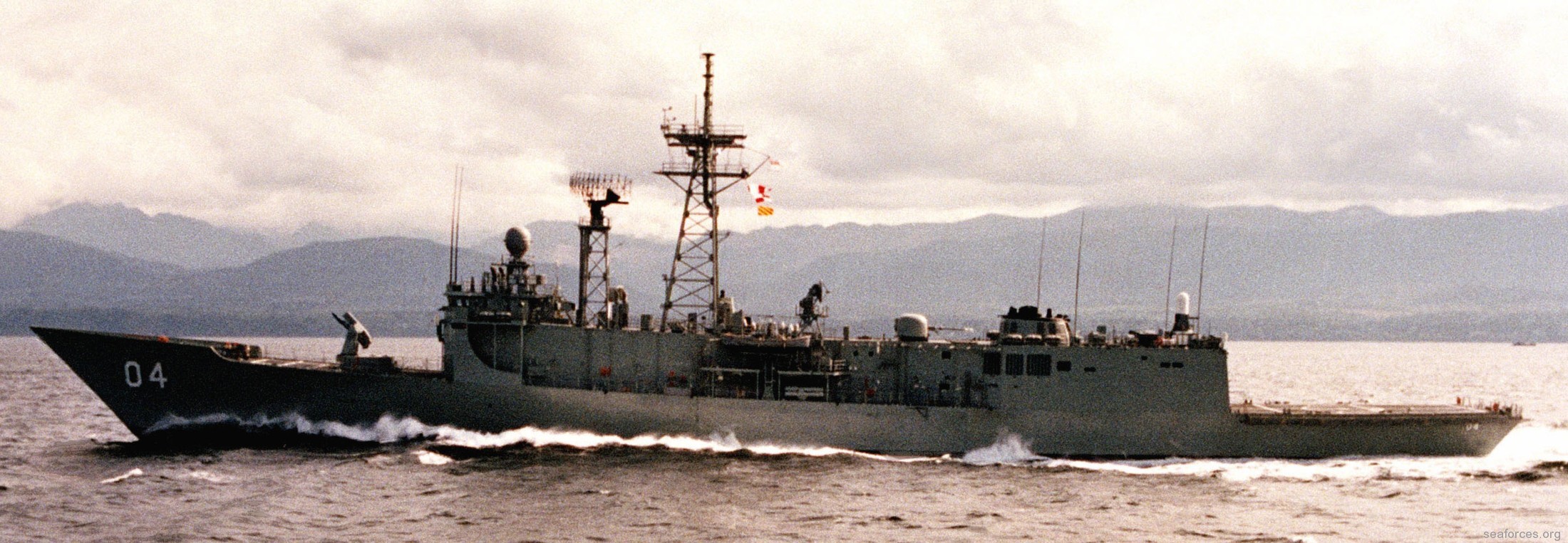 ffg-04 hmas darwin adelaide class frigate royal australian navy 1984 08