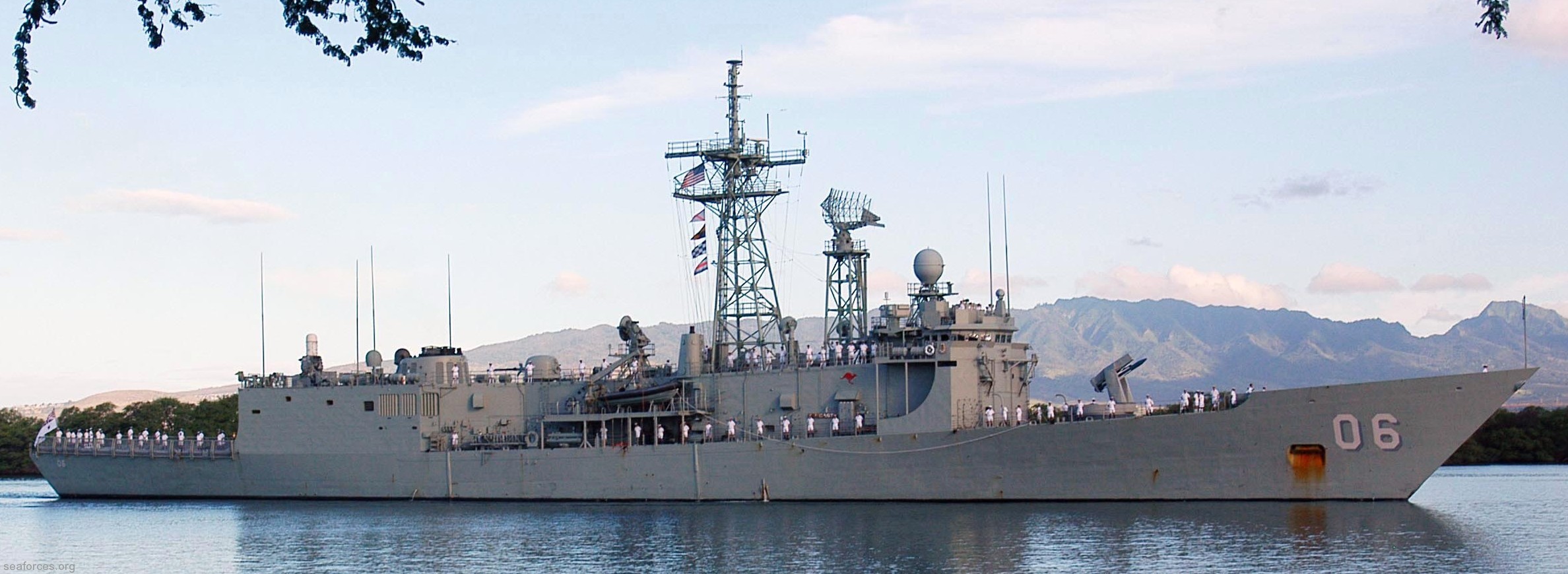 ffg-06 hmas newcastle adelaide class frigate royal australian navy 2004 02 pearl harbor