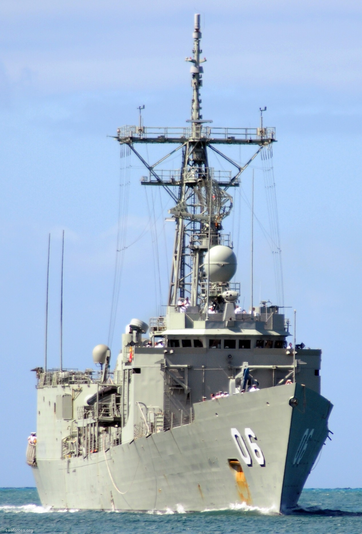 ffg-06 hmas newcastle adelaide class frigate royal australian navy 2010 09 pearl harbor hawaii