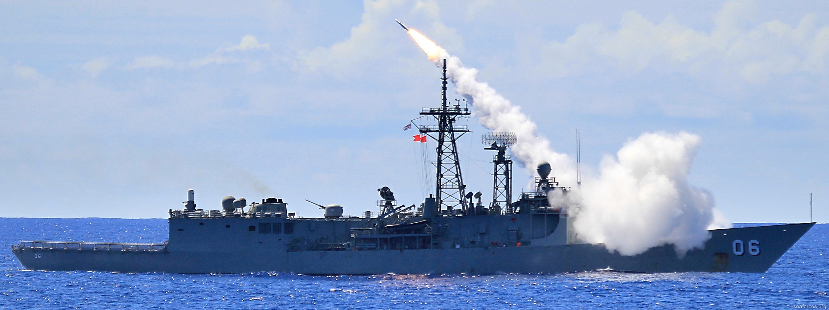 ffg-06 hmas newcastle adelaide class frigate rim-66 standard missile sm-2mr mk-13 launcher 2010 16 rimpac