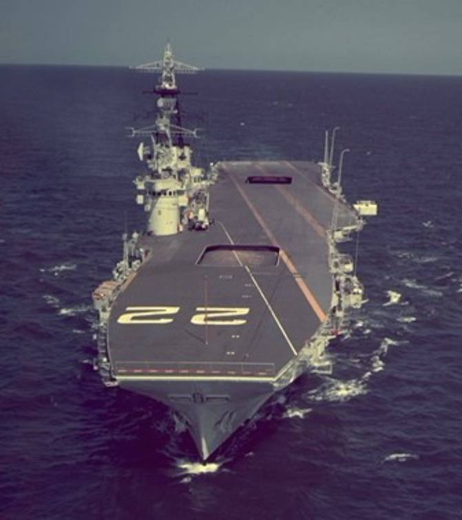 CVL-22 HMCS Bonaventure Majestic class aircraft carrier Marine Royale Canadienne
