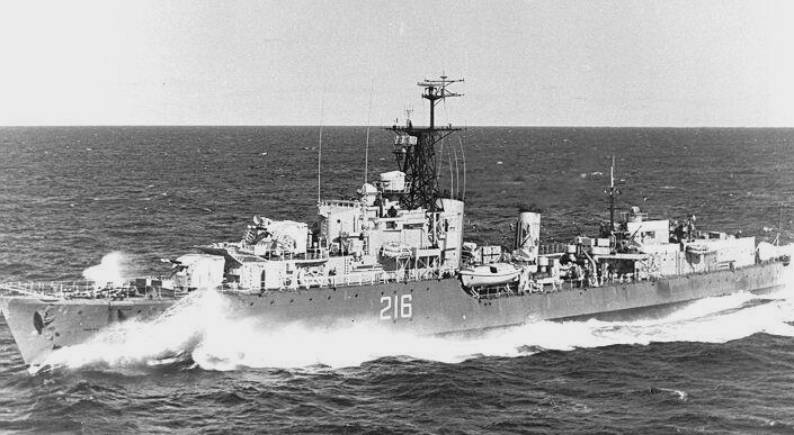HMCS Huron DDE-216 G-24 Tribal class destroyer Vickers Armstrong Newcastle RCN