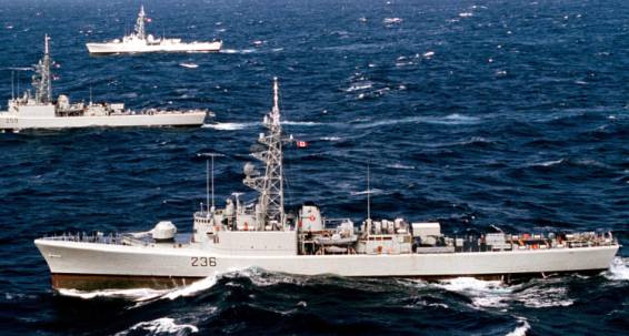 dde 236 hmcs gatineau restigouche class destroyer escort royal canadian navy marine royale canadienne