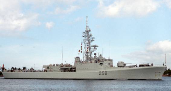 dde 258 hmcs kootenay restigouche class destroyer escort royal canadian navy marine royale canadienne
