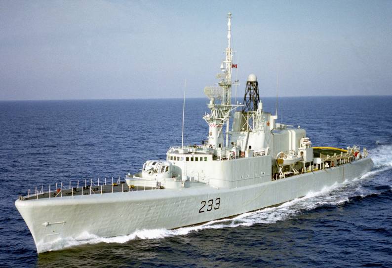 dde ddh 233 hmcs fraser st. laurent class destroyer royal canadian navy