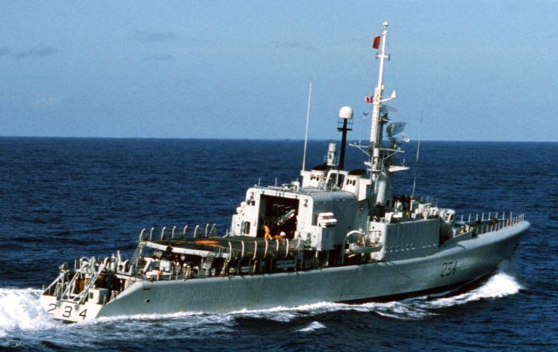 dde ddh 234 hmcs assiniboine royal canadian navy st. laurent class destroyer