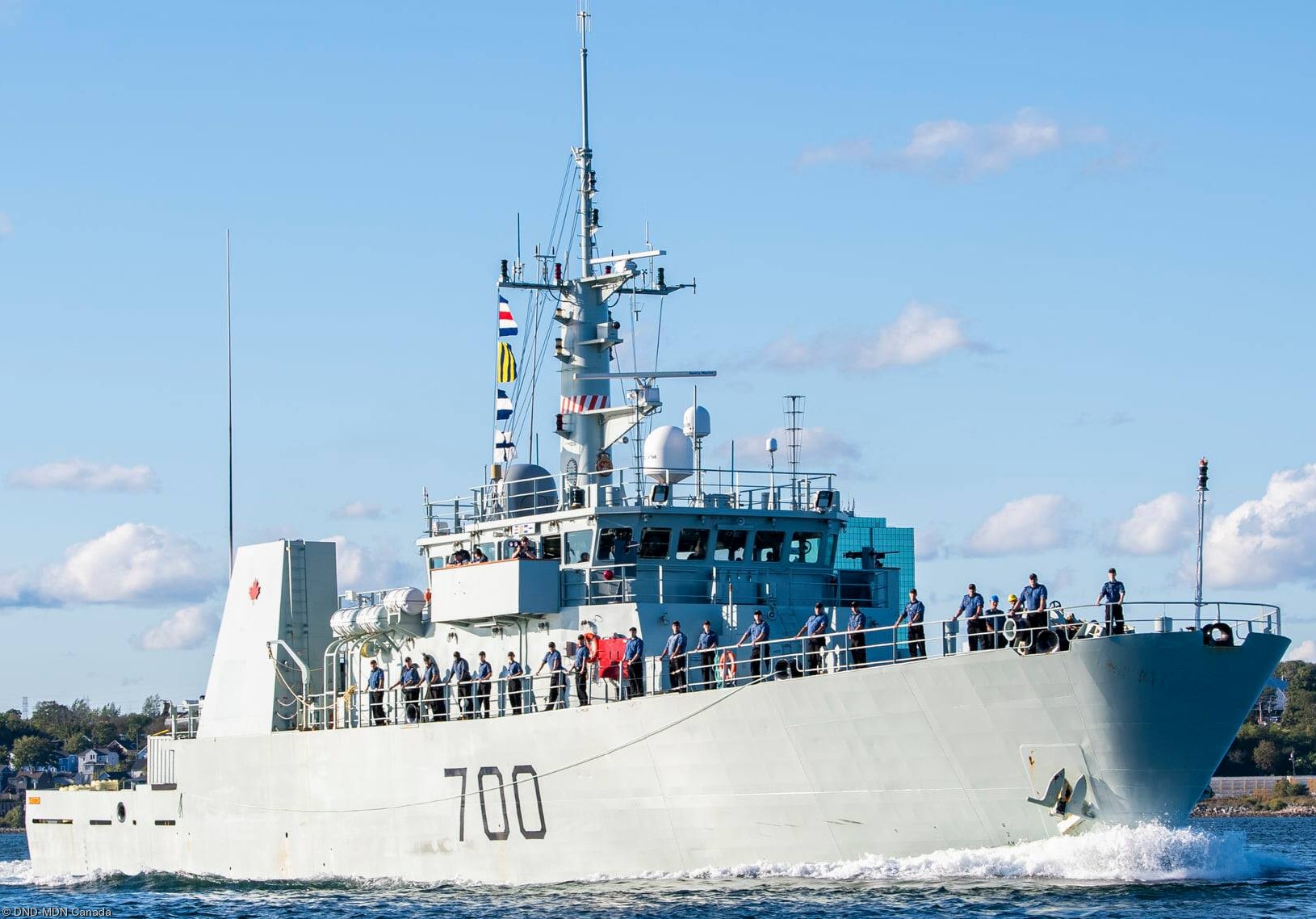 mm-700 hmcs kingston ncsm maritime coastal defence vessel mcdv royal canadian navy 06