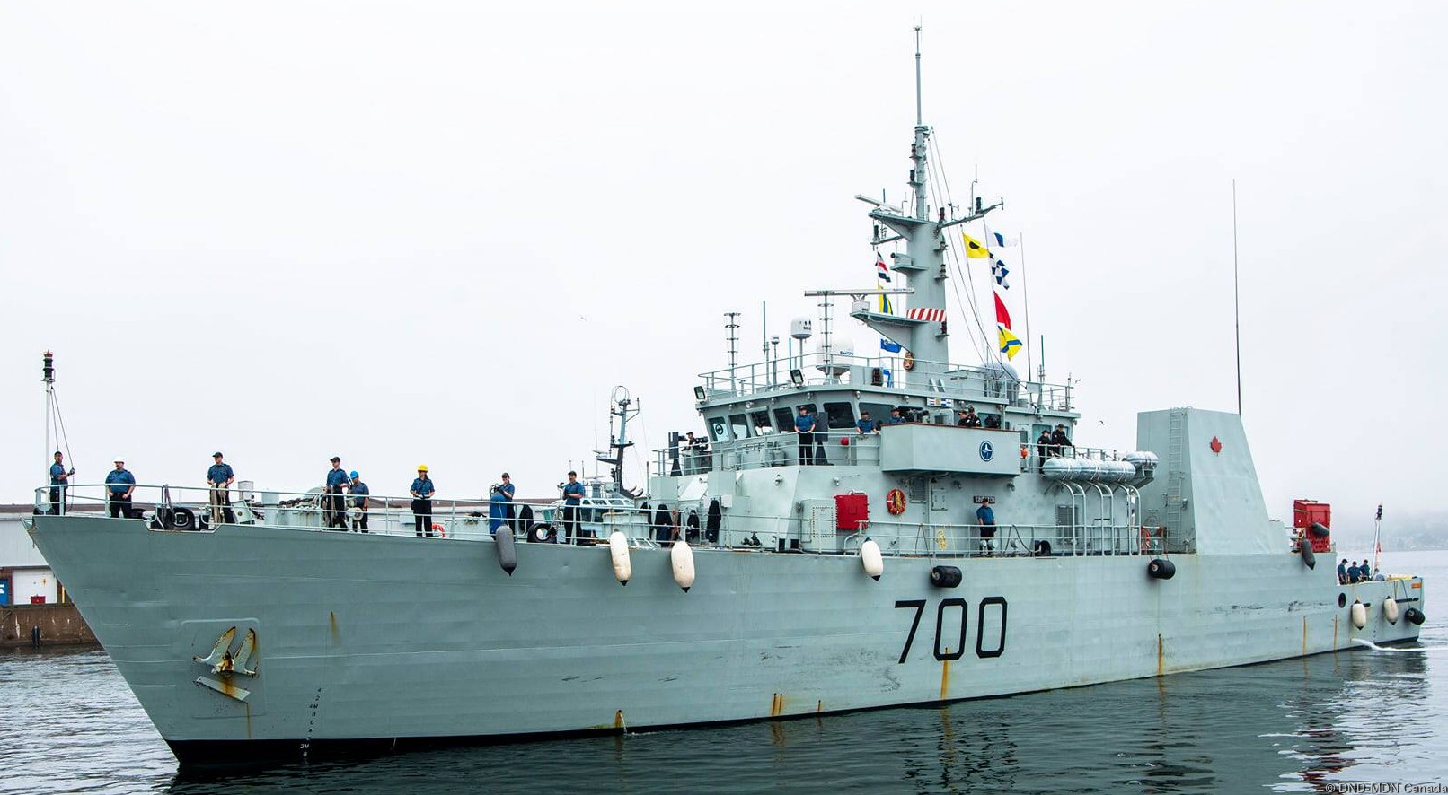 mm-700 hmcs kingston ncsm maritime coastal defence vessel mcdv royal canadian navy 07