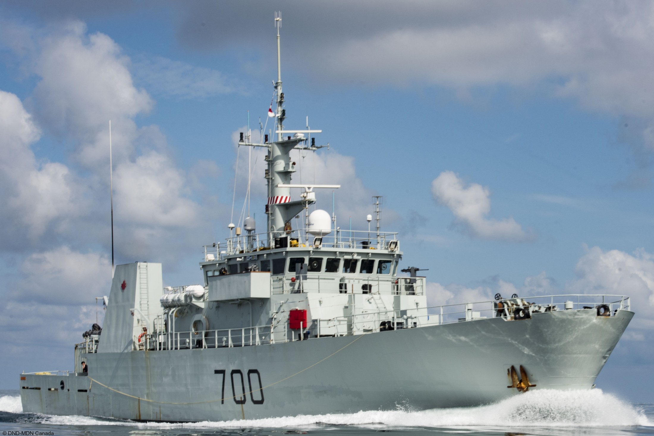 mm-700 hmcs kingston ncsm maritime coastal defence vessel mcdv royal canadian navy 11