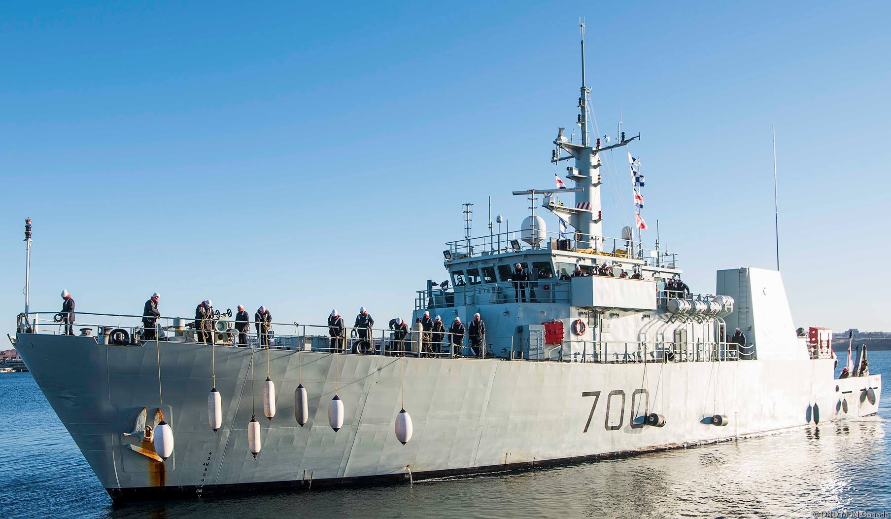 mm-700 hmcs kingston ncsm maritime coastal defence vessel mcdv royal canadian navy 15