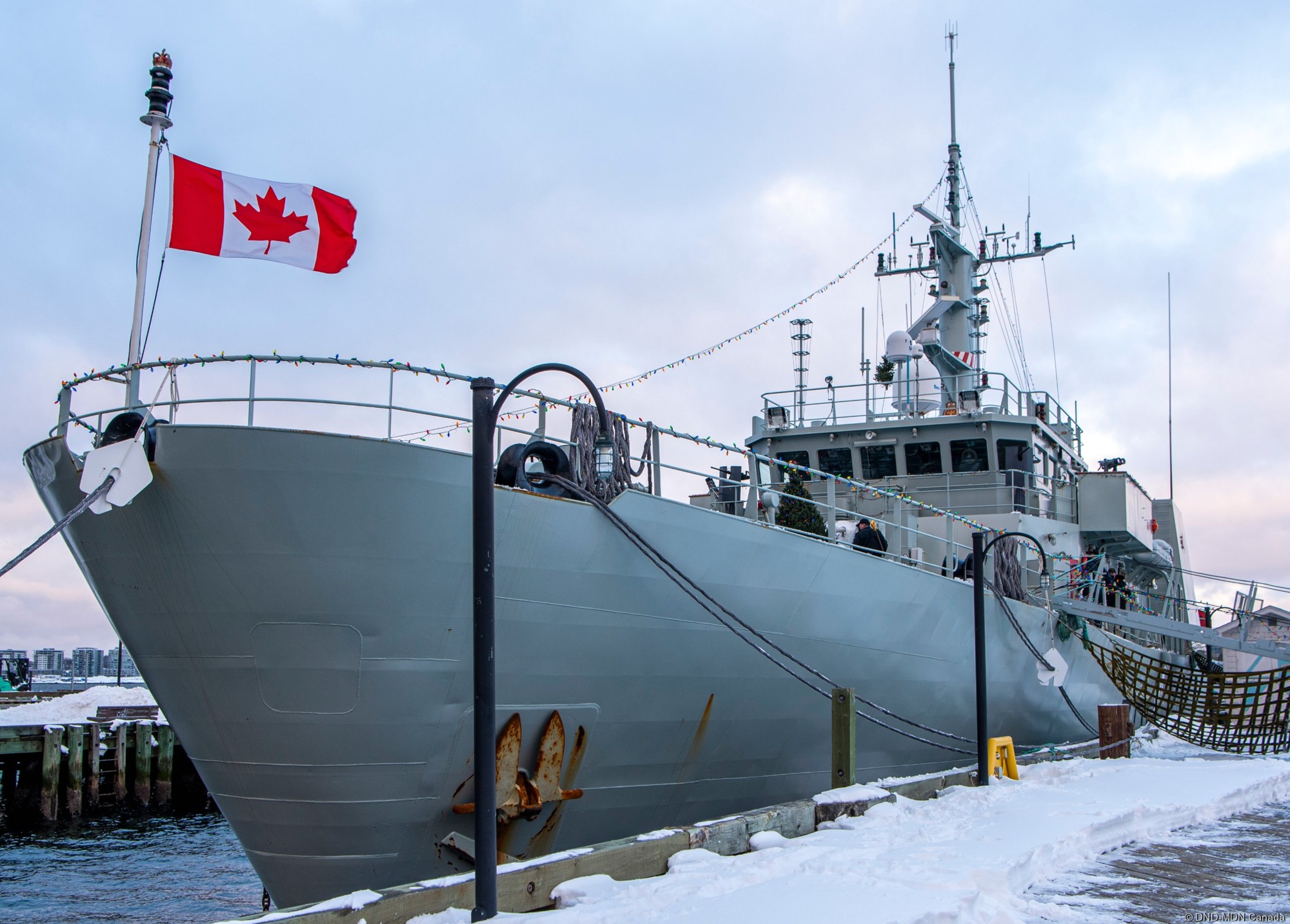 mm-700 hmcs kingston ncsm maritime coastal defence vessel mcdv royal canadian navy 17