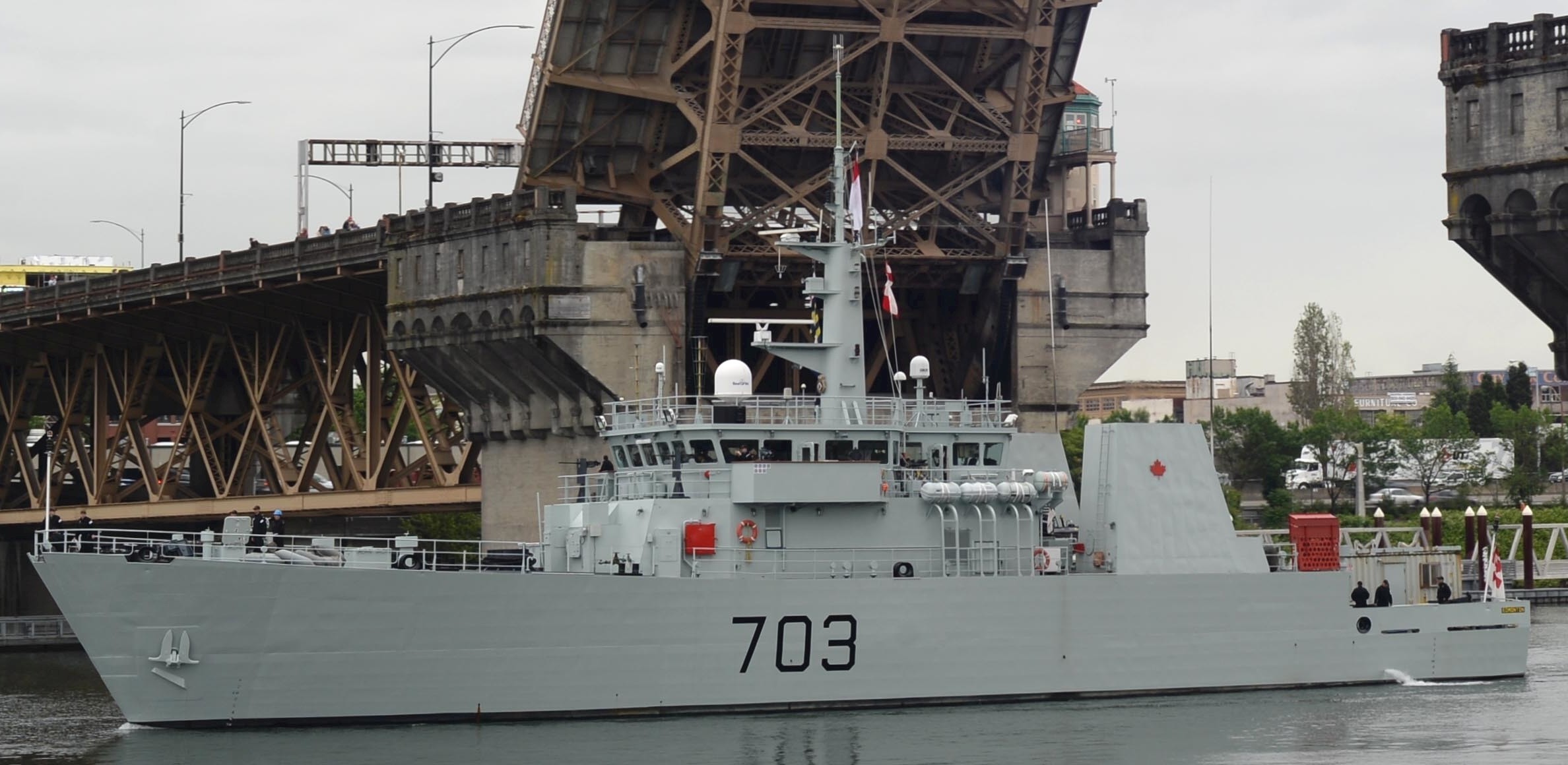 mm-703 hmcs edmonton kingston class maritime coastal defence vessel mcdv ncsm royal canadian navy 02