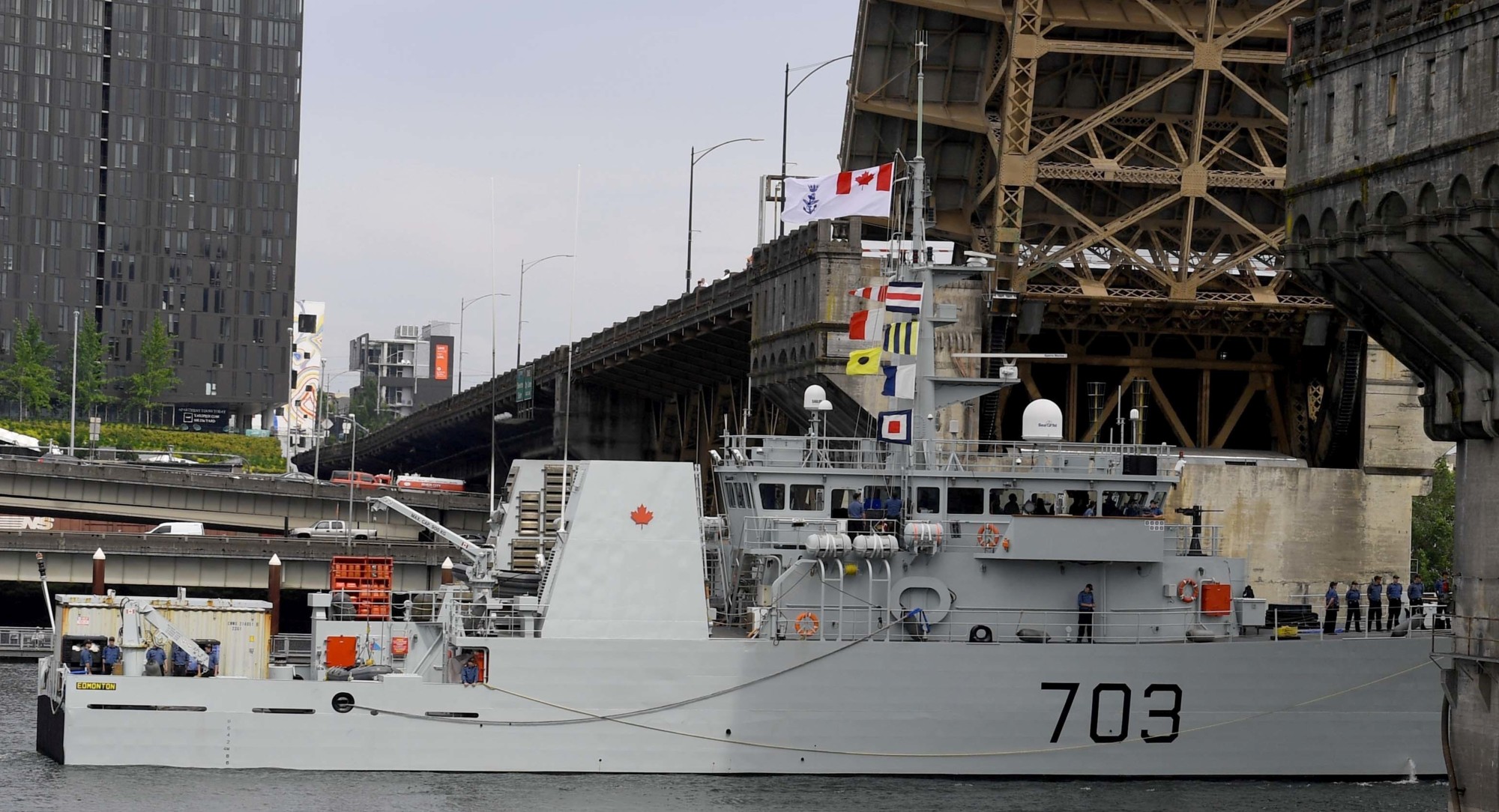mm-703 hmcs edmonton kingston class maritime coastal defence vessel mcdv ncsm royal canadian navy 03 portland oregon