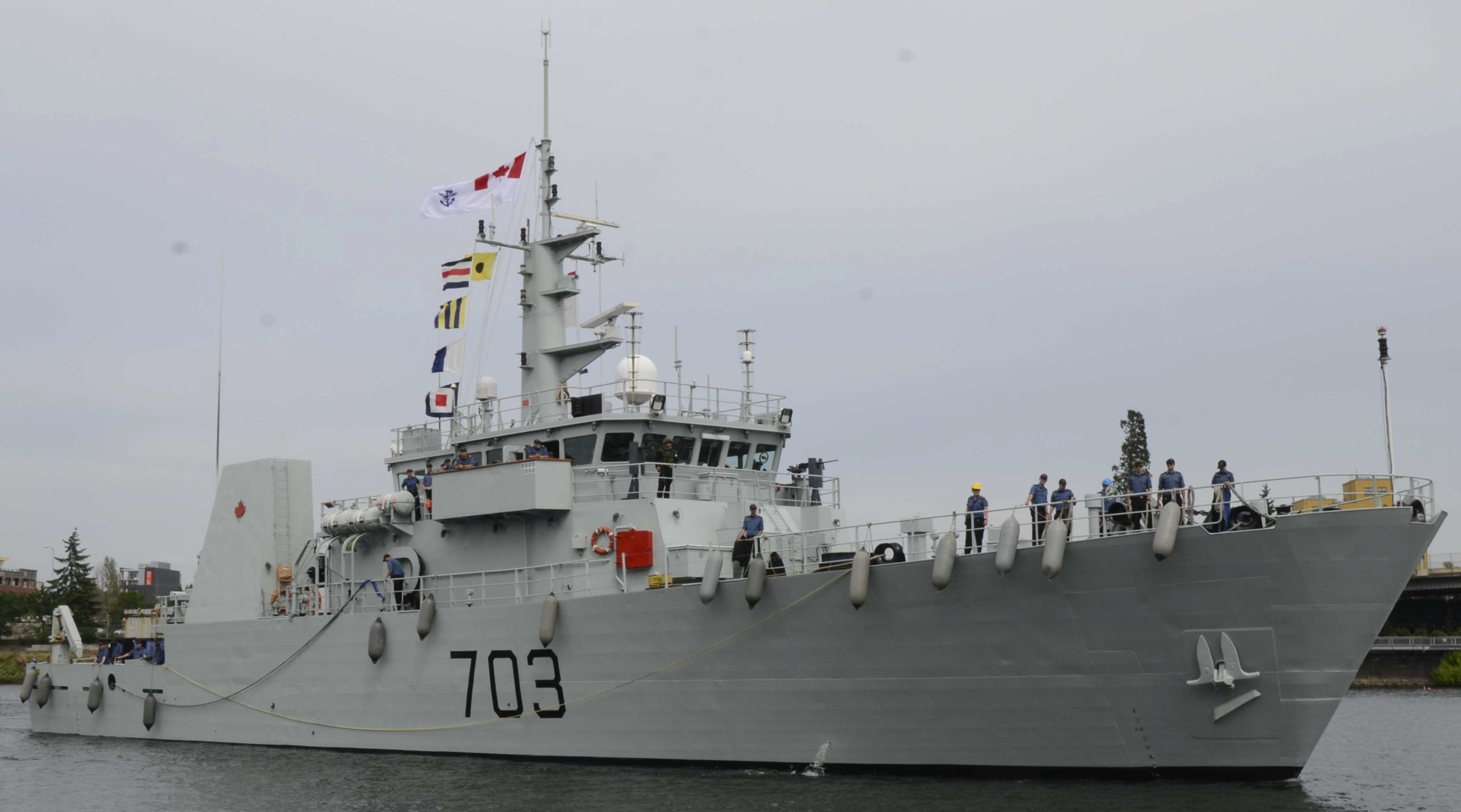 mm-703 hmcs edmonton kingston class maritime coastal defence vessel mcdv ncsm royal canadian navy 14x cfb esquimalt