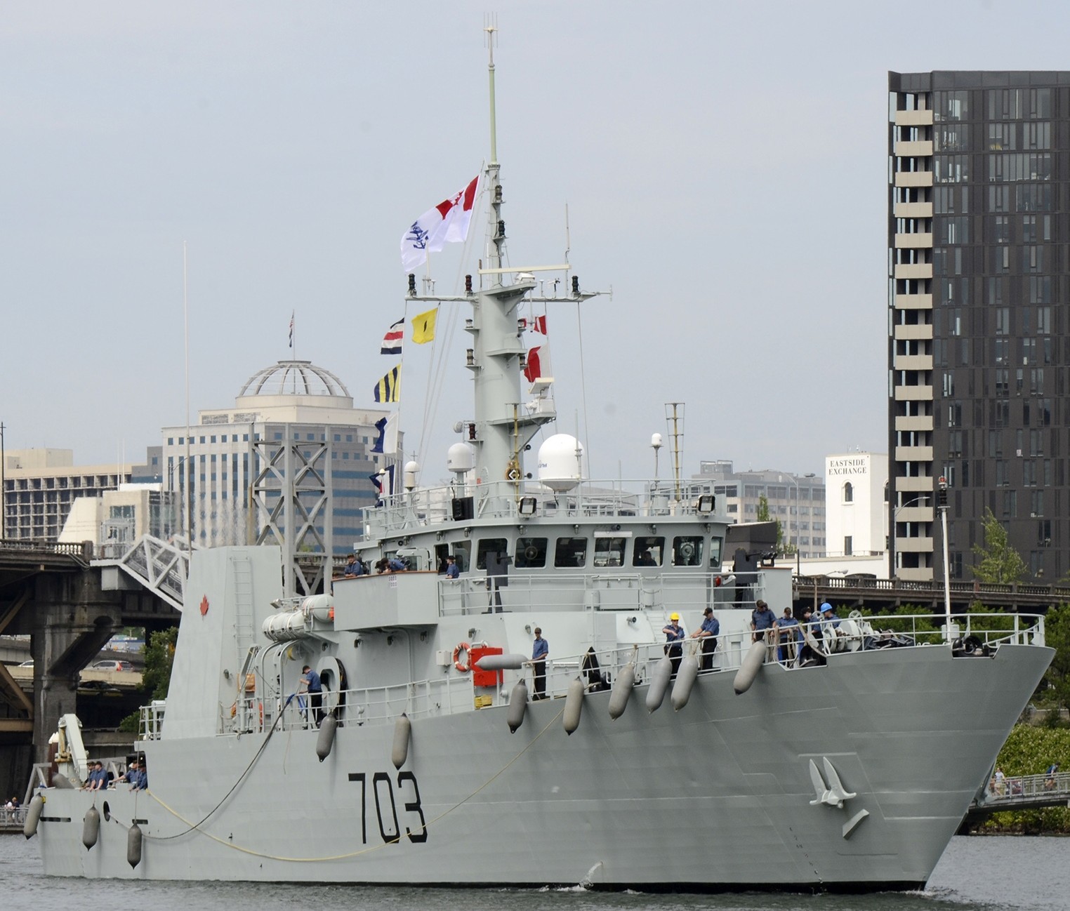 mm-703 hmcs edmonton kingston class maritime coastal defence vessel mcdv ncsm royal canadian navy 16
