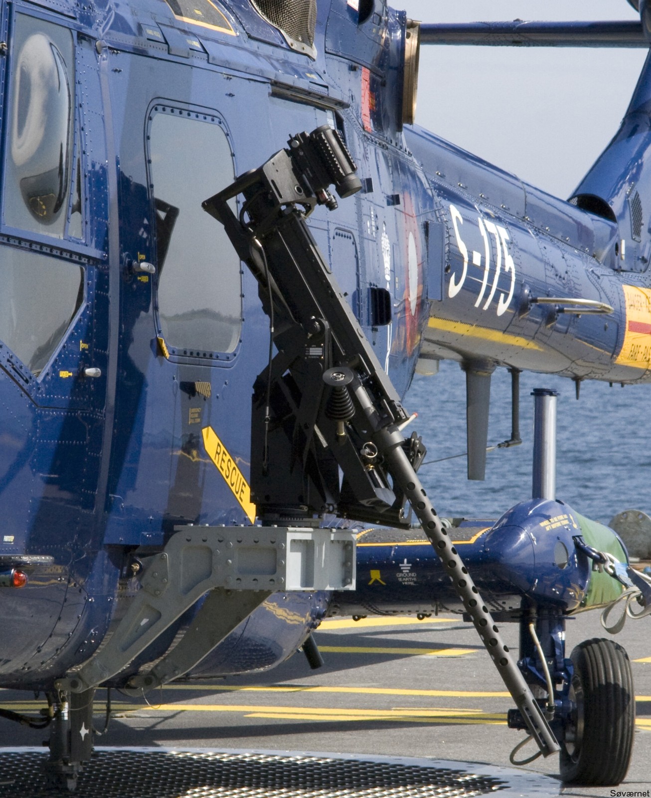 lynx mk.80 mk.90b helicopter westland royal danish navy air force kongelige danske marine flyvevabnet browning m2 machine gun 35
