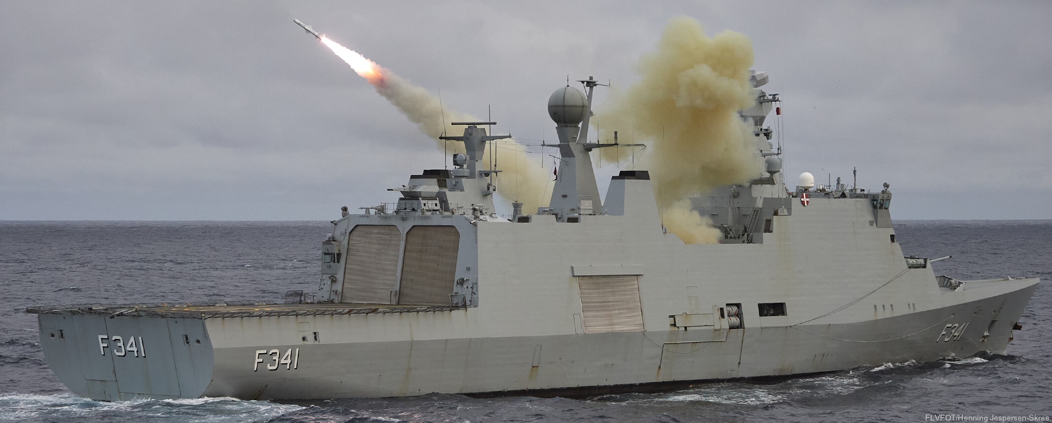 f-341 hdms absalon frigate royal danish navy søværnet forsvaret rgm-84 harpoon ssm 08