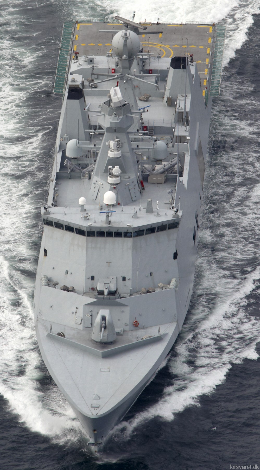 l-16 hdms absalon command support ship frigate royal danish navy 61