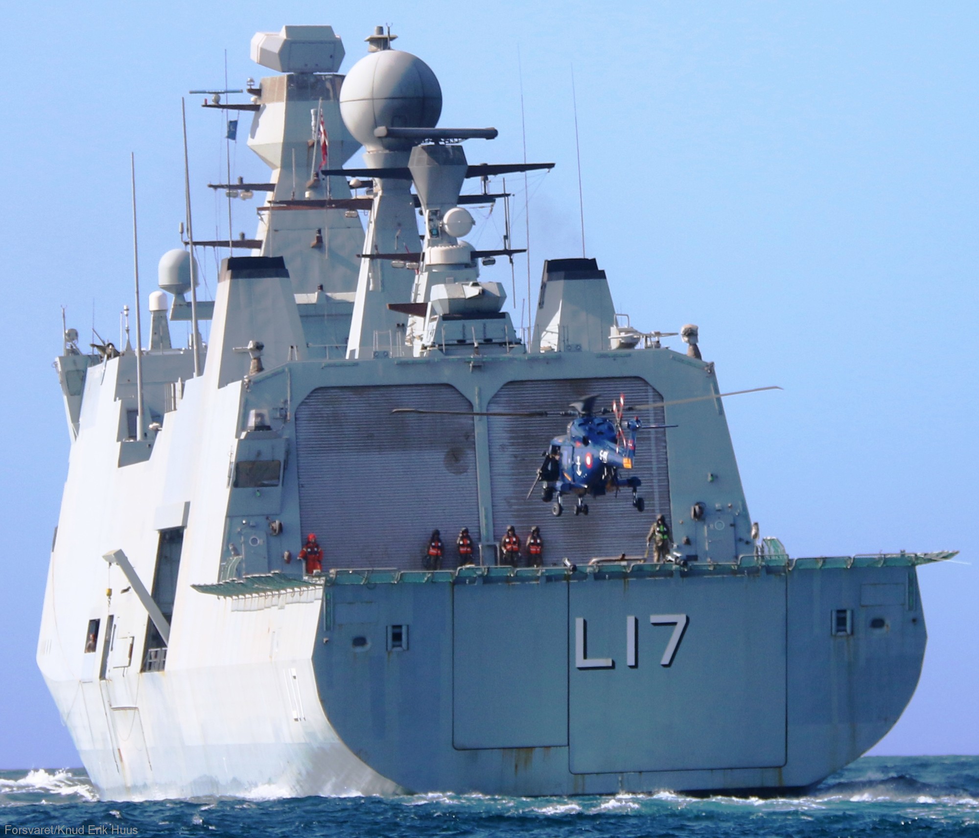 f-342 hdms esbern snare l-17 frigate command support ship royal danish navy 07