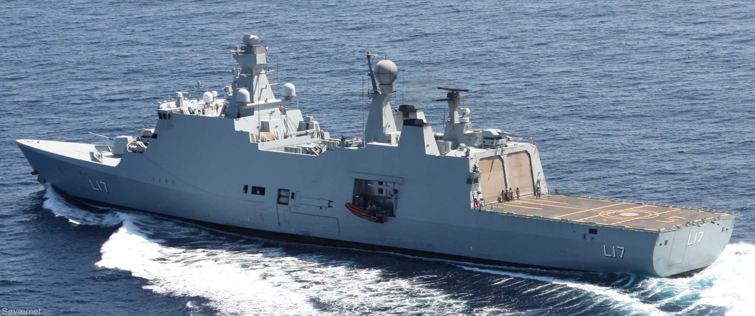 f-342 hdms esbern snare l-17 frigate command support ship royal danish navy 43