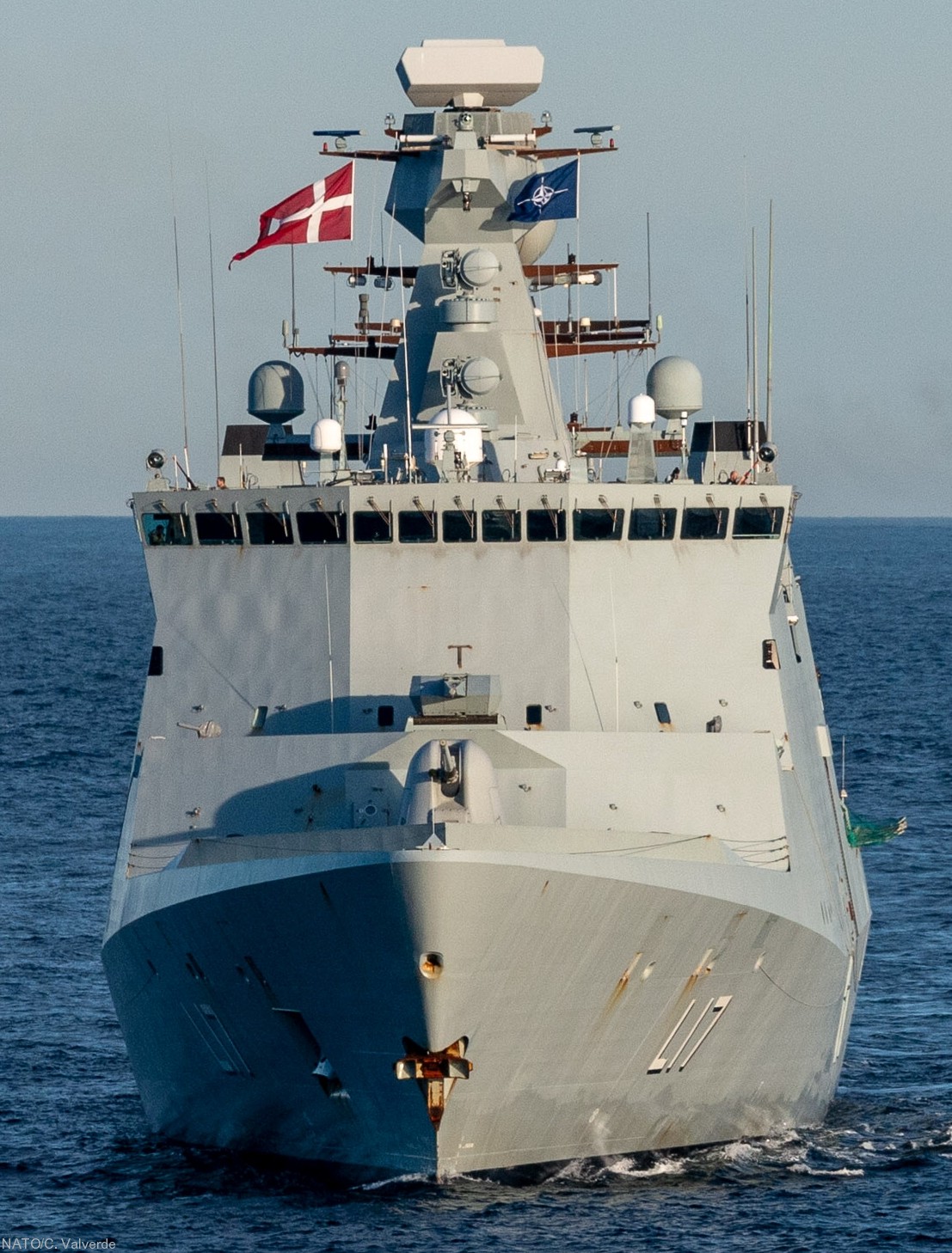 f-342 hdms esbern snare l-17 frigate command support ship royal danish navy 109