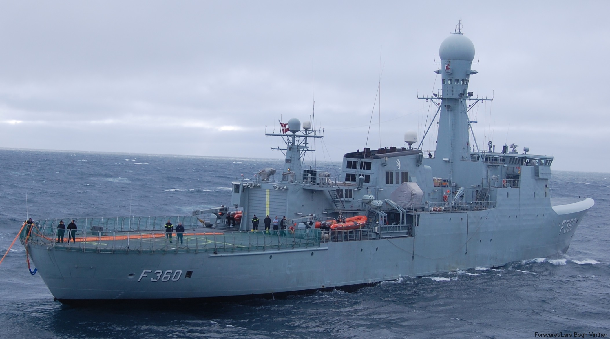 f-360 hdms hvidbjornen thetis class ocean patrol frigate royal danish navy kongelige danske marine kdm inspektionsskibet 28