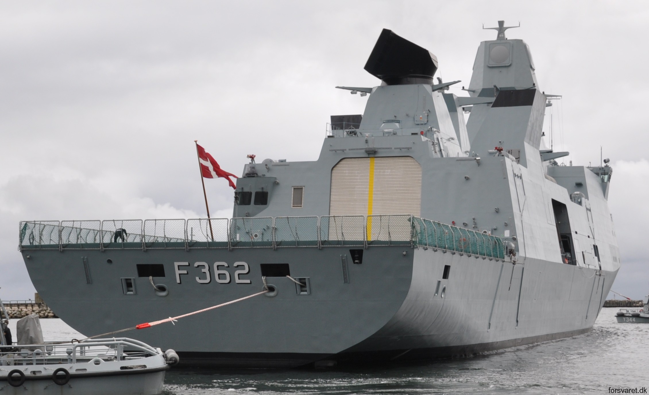 f-362 hdms peter willemoes iver huitfeldt class guided missile frigate ffg royal danish navy 44