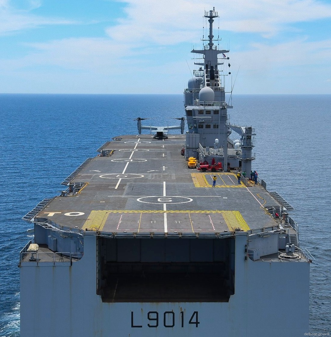 l-9014 fs tonnere mistral class amphibious assault command ship bpc french navy marine nationale 40
