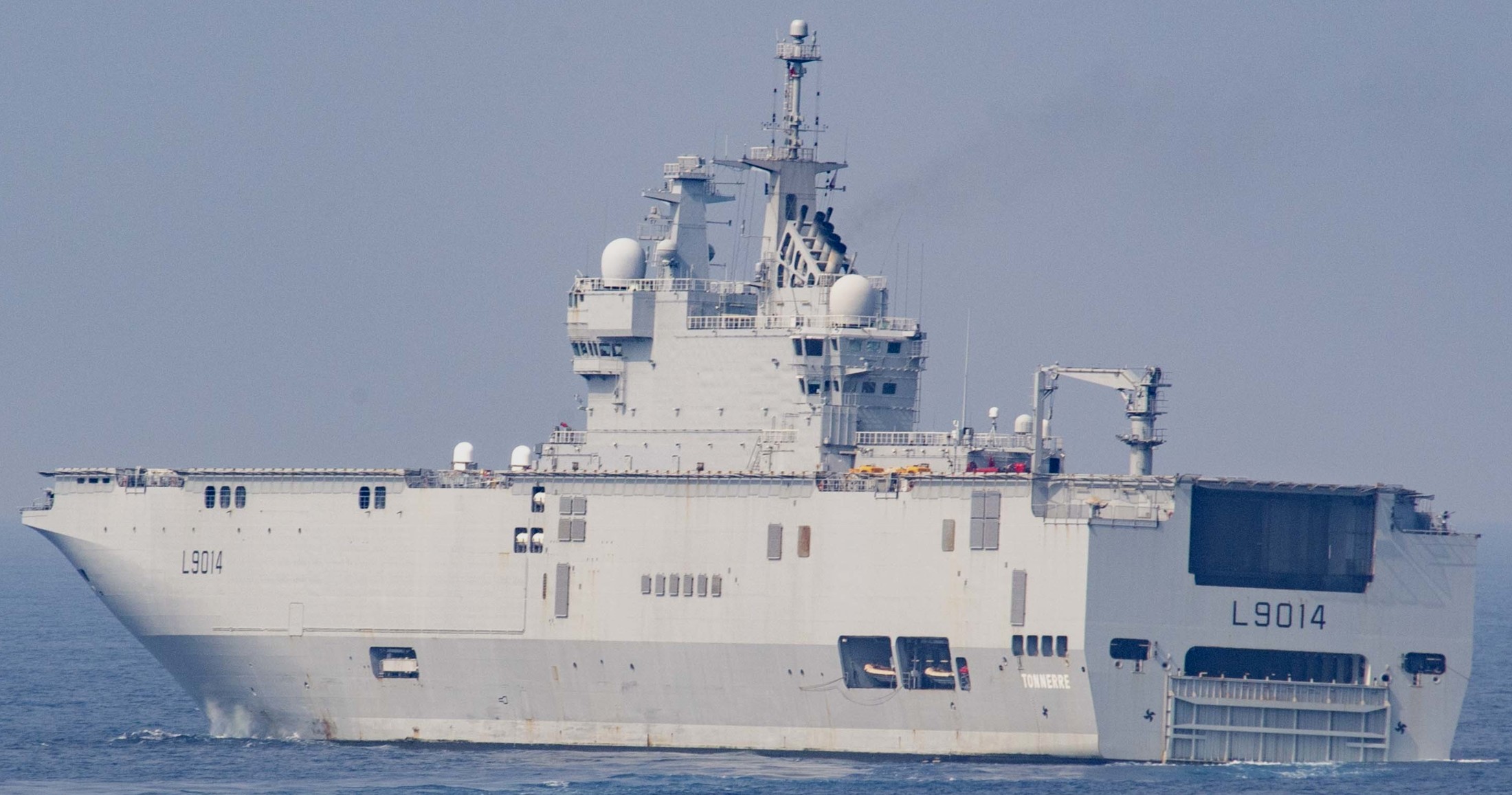 l-9014 fs tonnere mistral class amphibious assault command ship bpc french navy marine nationale 46