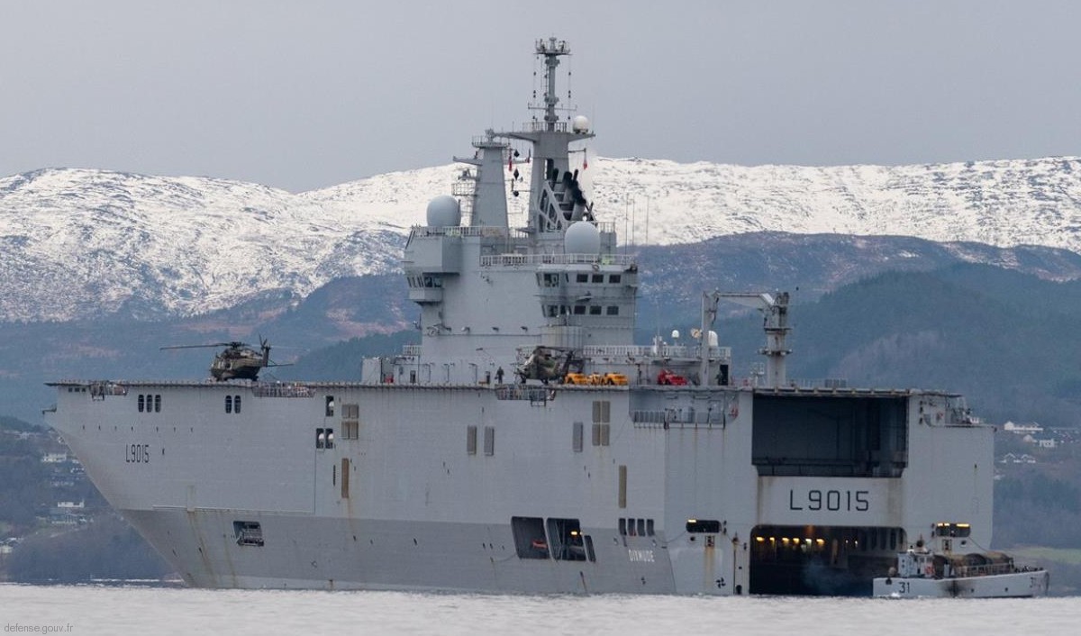 l-9015 fs dixmude mistral class amphibious assault command ship bpc french navy marine nationale 11 well deck operations landing craft