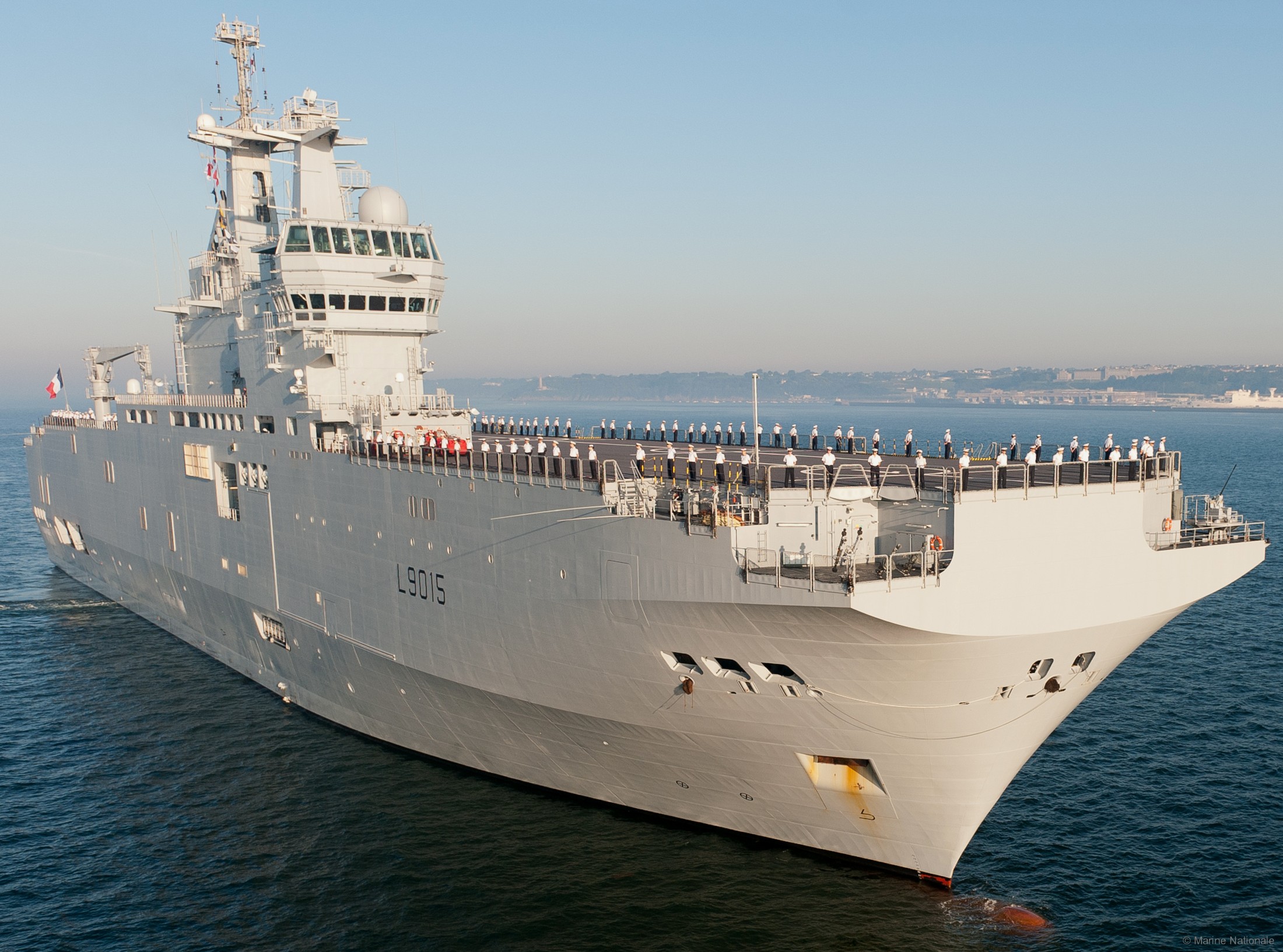 l-9015 fs dixmude mistral class amphibious assault command ship bpc french navy marine nationale 13