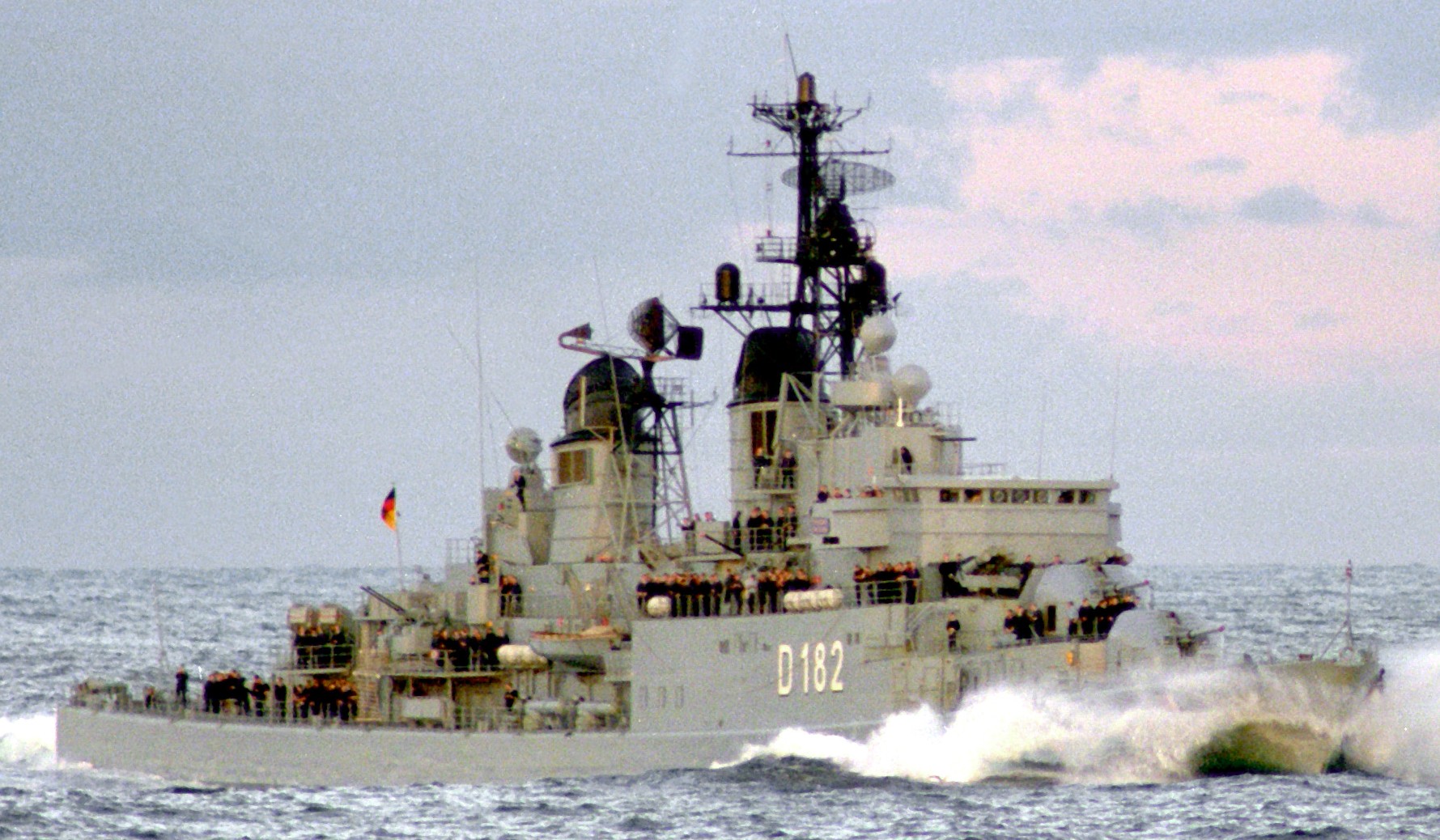 d-182 fgs schleswig-holstein type 101a hamburg class destroyer german navy 05