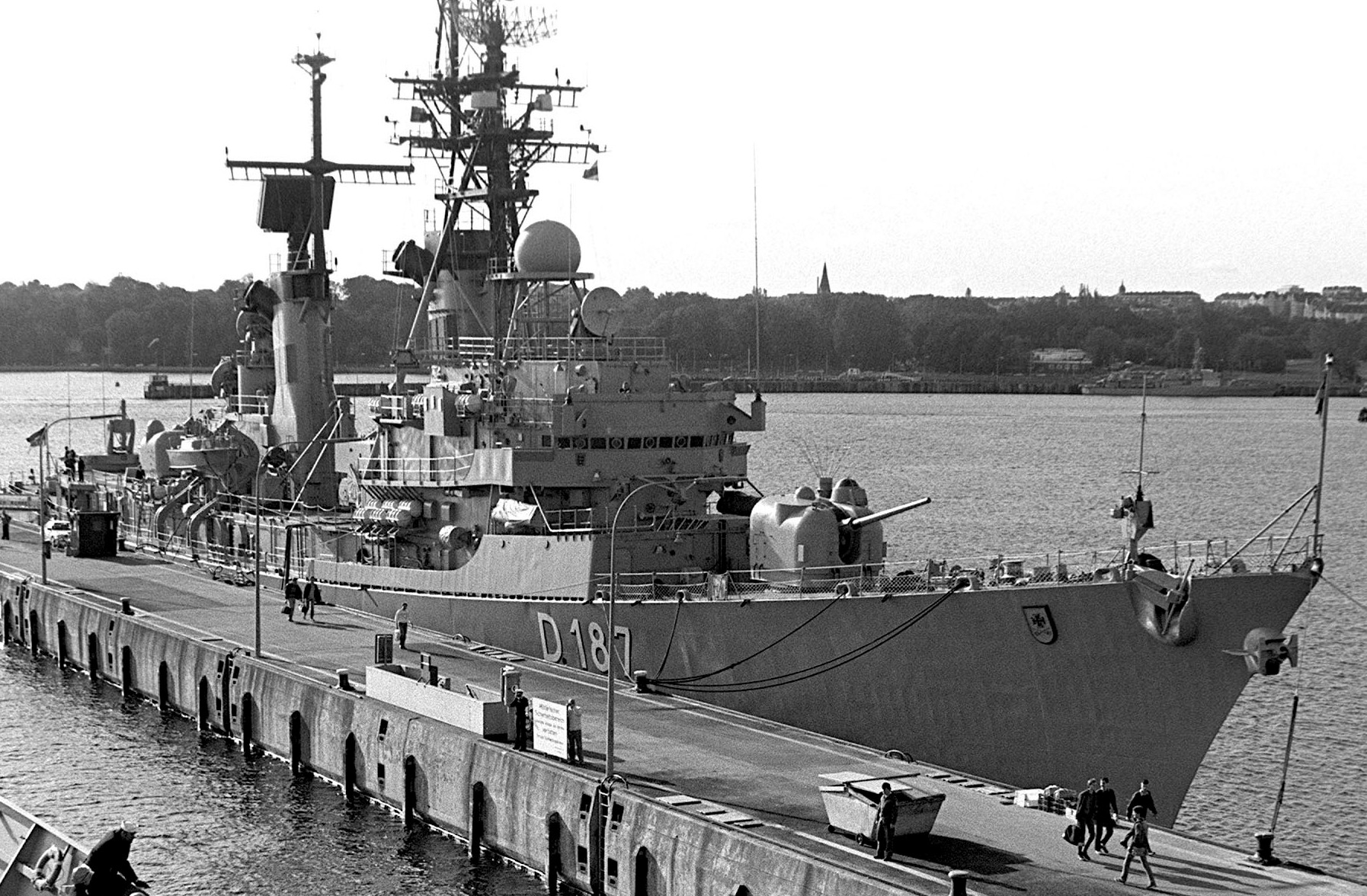 d-187 fgs rommel type 103 lütjens class guided missile destroyer german navy deutsche marine 05