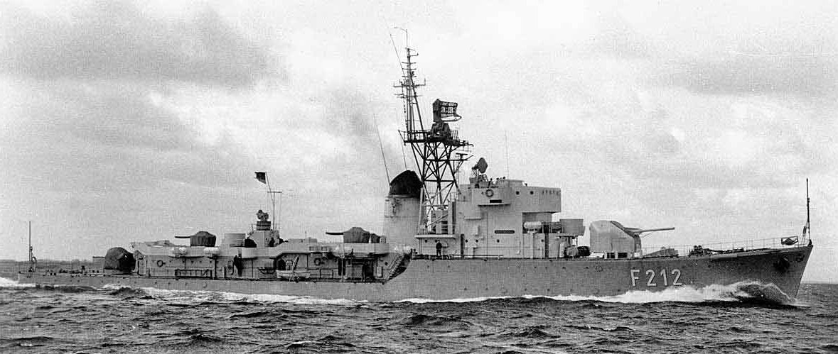 gneisenau type 138 class training school frigate german navy hunt class royal navy fgs raule brommy