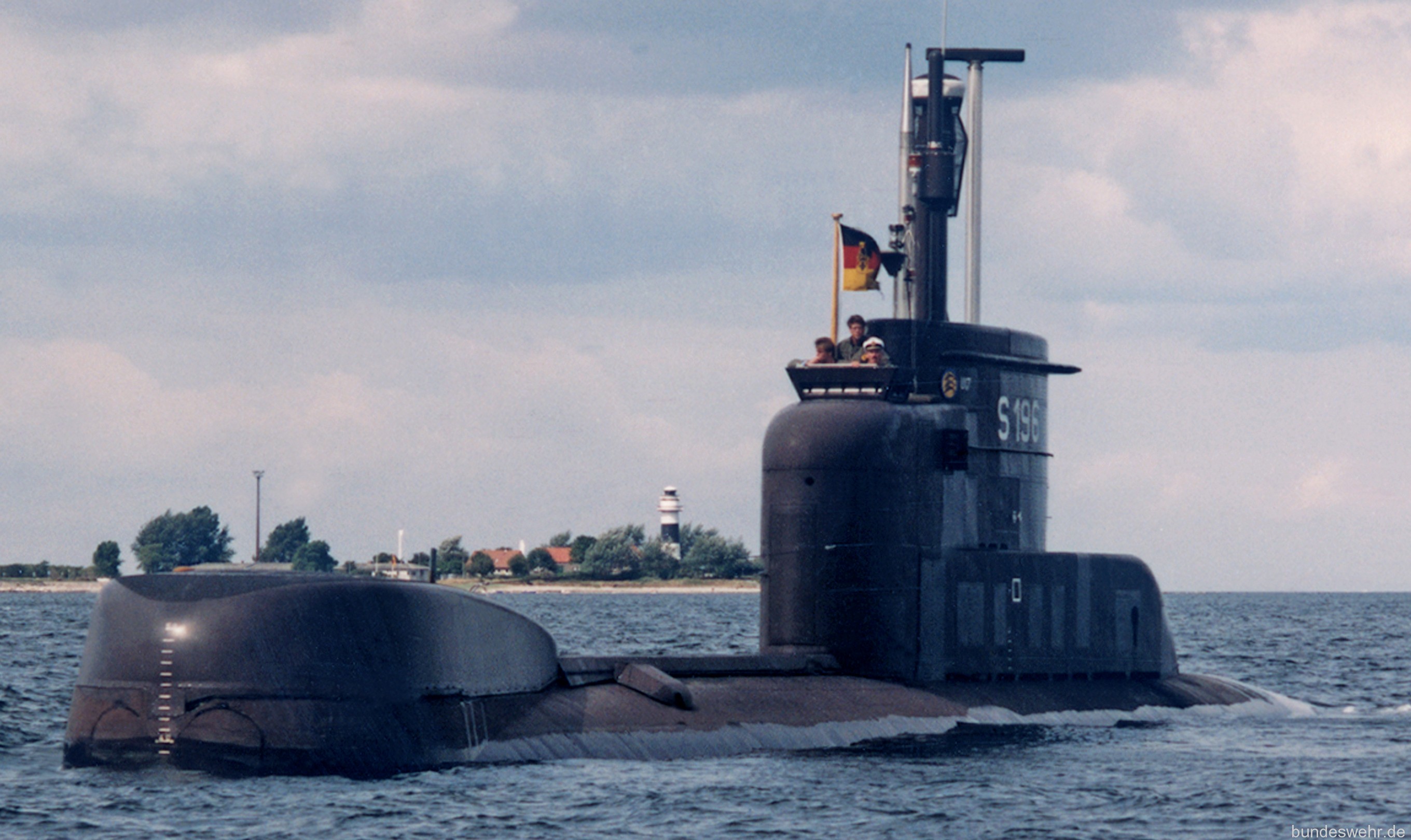 s-196 fgs u17 type 206 class submarine german navy 02