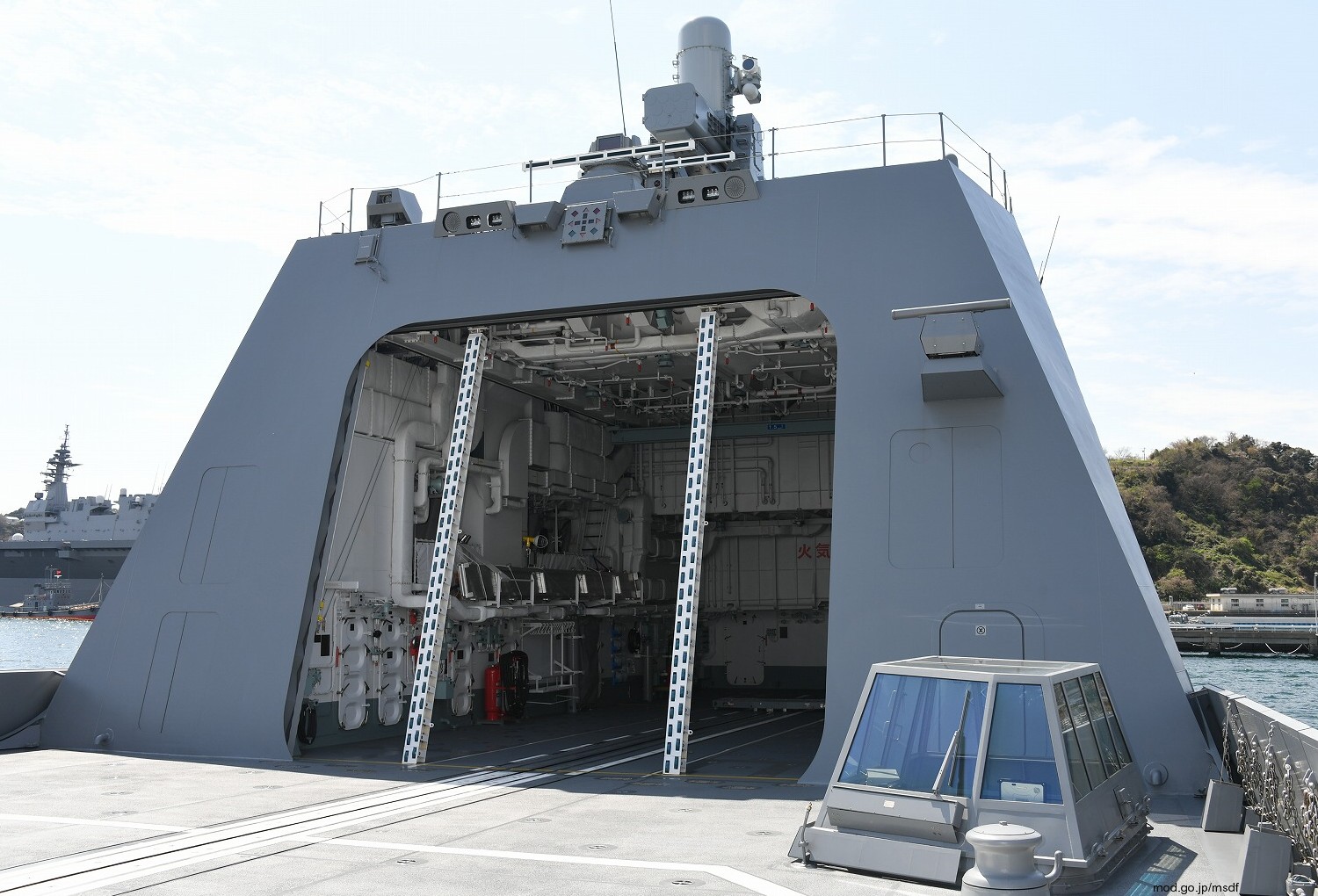 ffm-2 js kumano mogami class frigate multi-mission japan maritime self defense force jmsdf navy 06 helicopter hangar