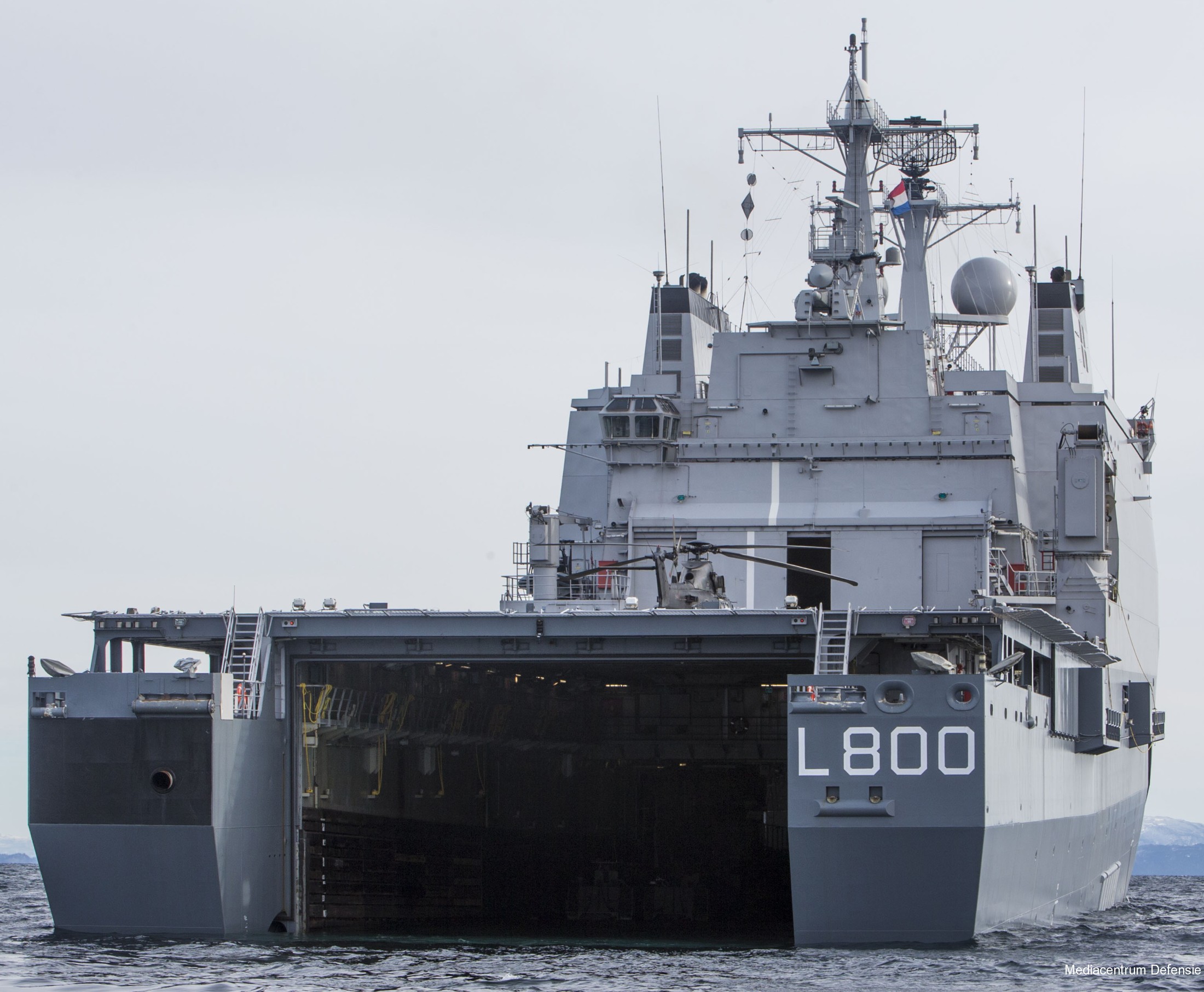 l-800 hnlms rotterdam amphibious landing ship dock lpd royal netherlands navy 10 well deck operations
