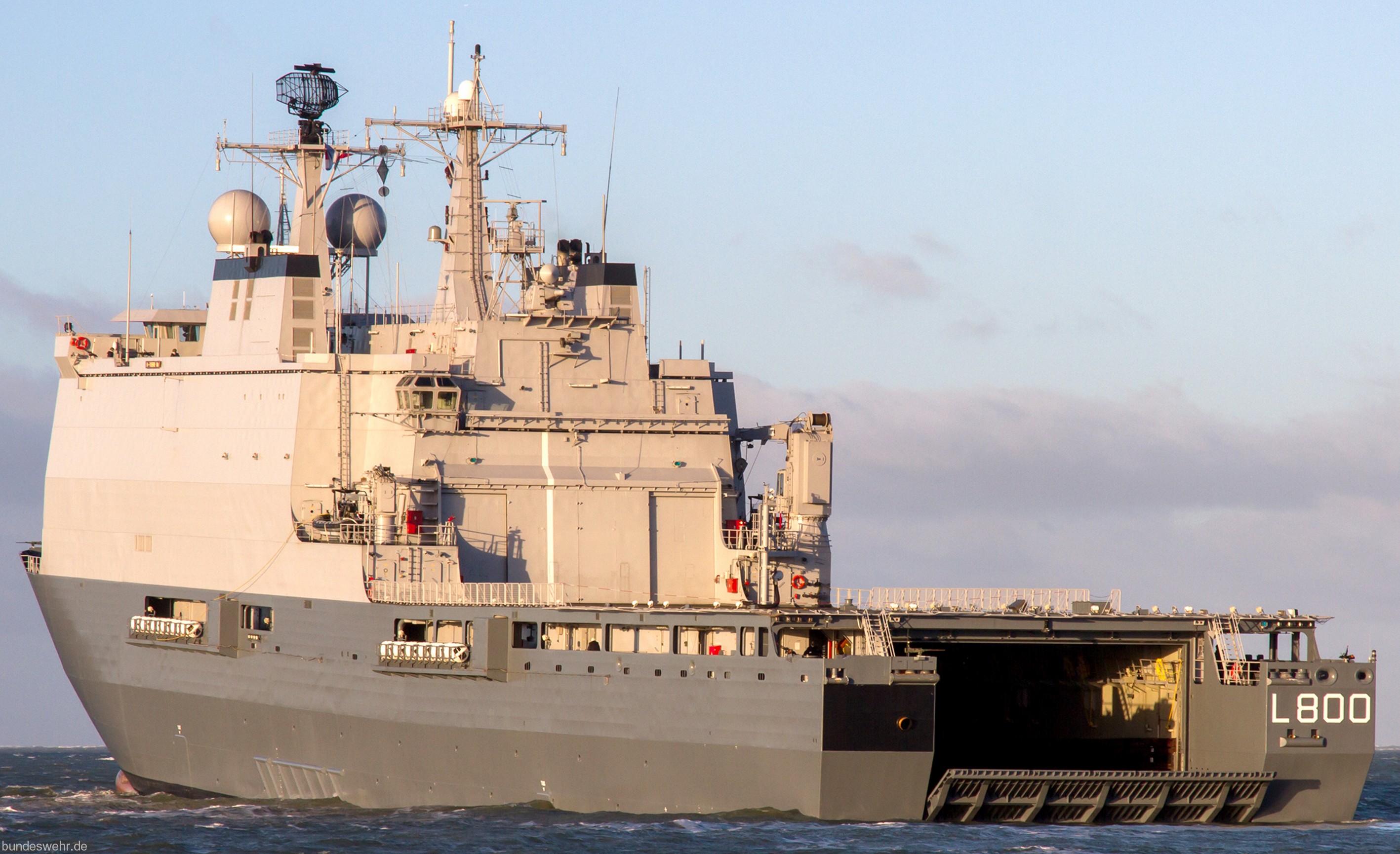 l-800 hnlms rotterdam amphibious landing ship dock lpd royal netherlands navy schelde shipbuilding vlissingen 13x