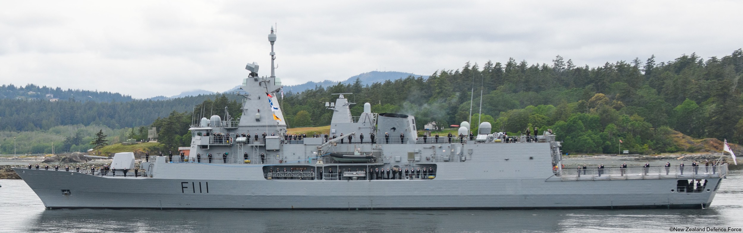 f-111 hmnzs te mana anzac class frigate royal new zealand navy rnzn 32