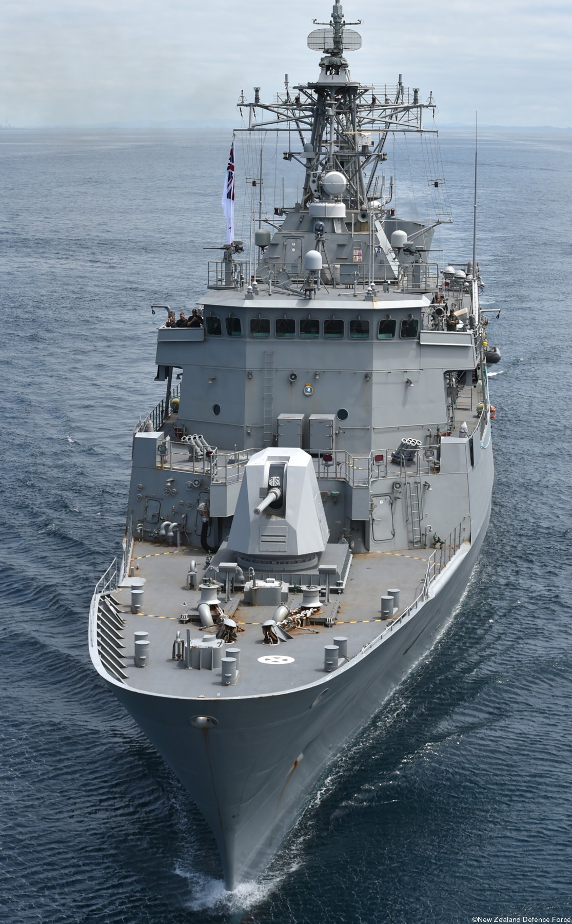 f-111 hmnzs te mana anzac class frigate royal new zealand navy rnzn 33