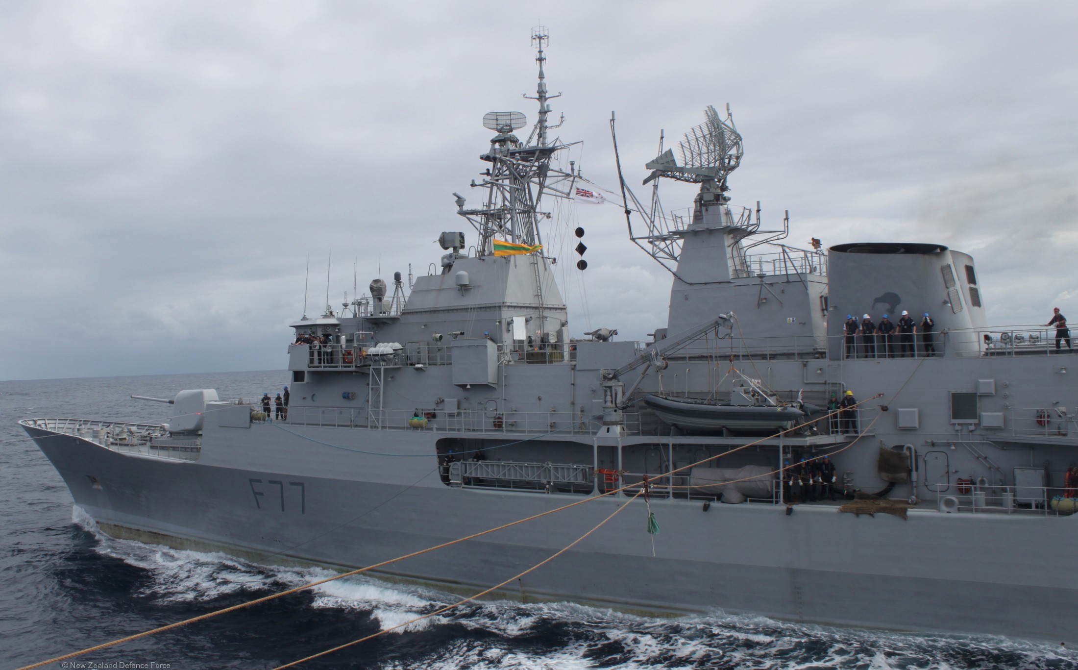 f-77 hmnzs te kaha anzac class frigate royal new zealand navy 12