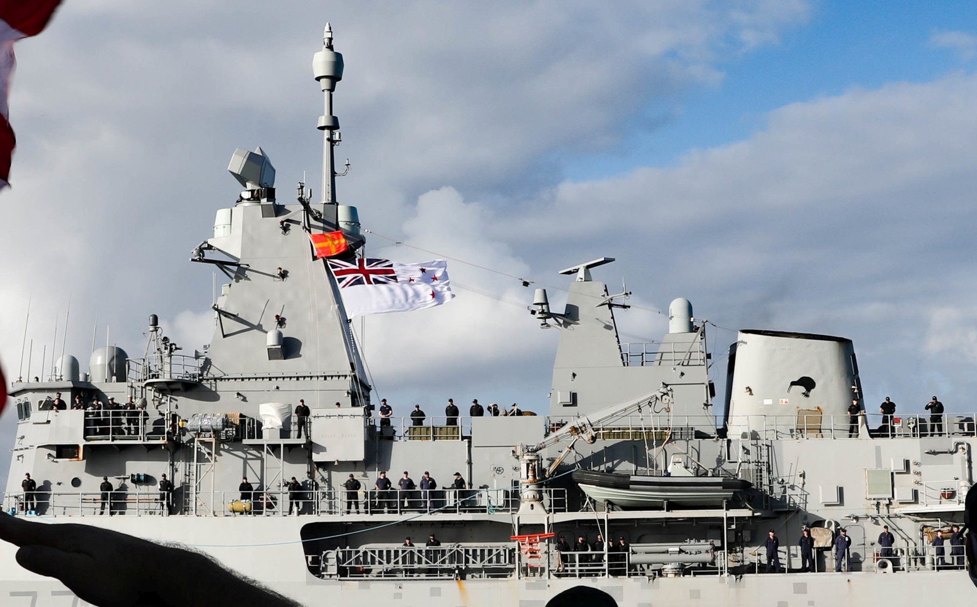 anzac class frigate royal new zealand navy rnzn hmnzs thales smart-s mk.2 radar 44