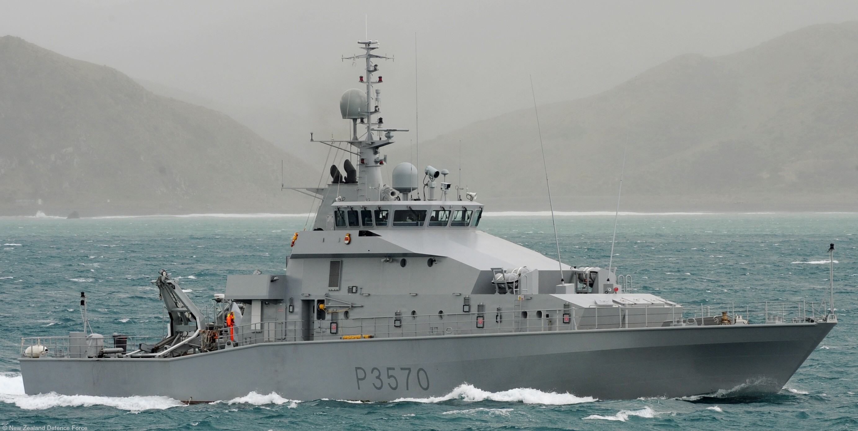 p-3570 hmnzs taupo protector class inshore patrol vessel royal new zealand navy 08