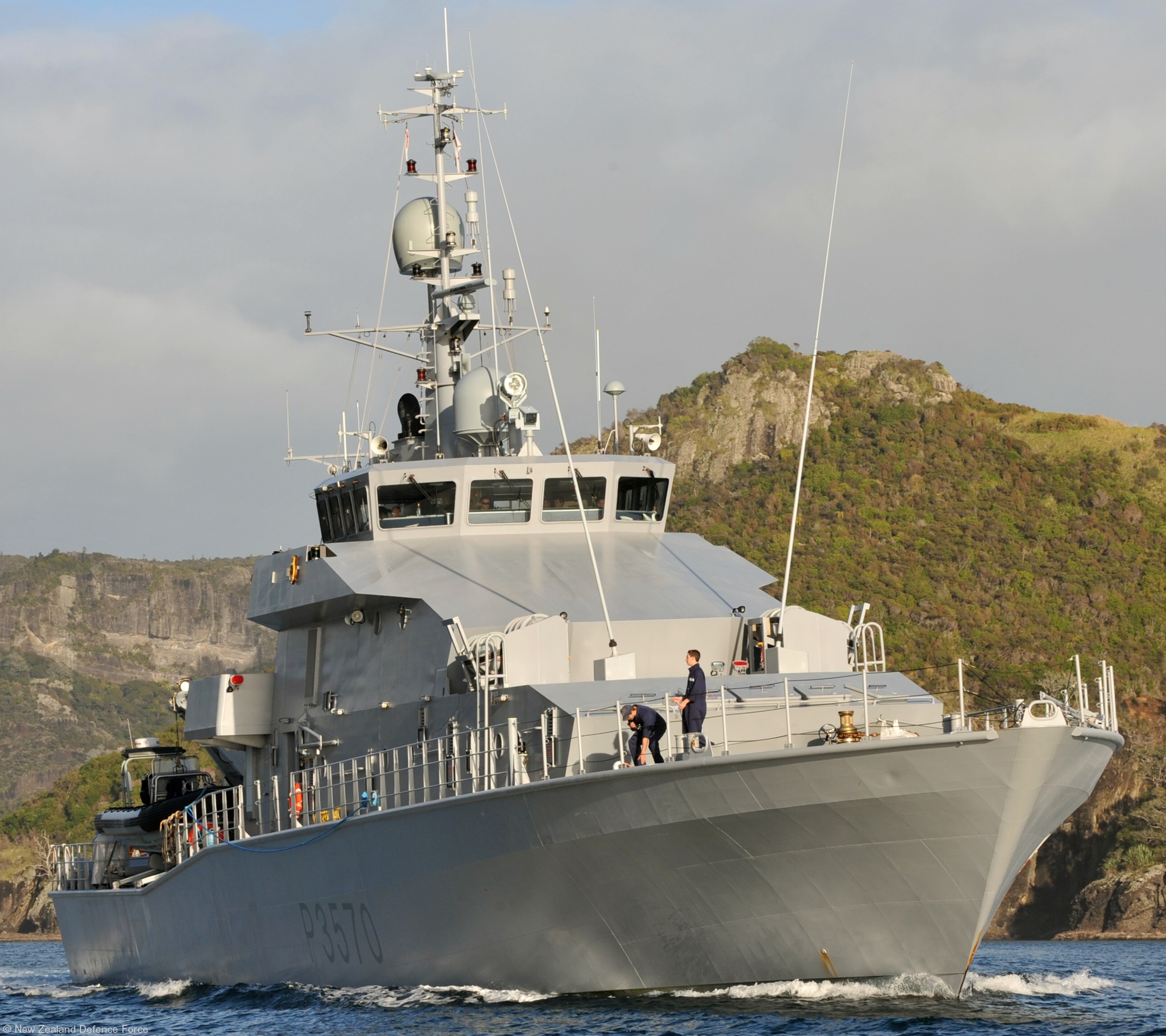 p-3570 hmnzs taupo protector class inshore patrol vessel royal new zealand navy 10