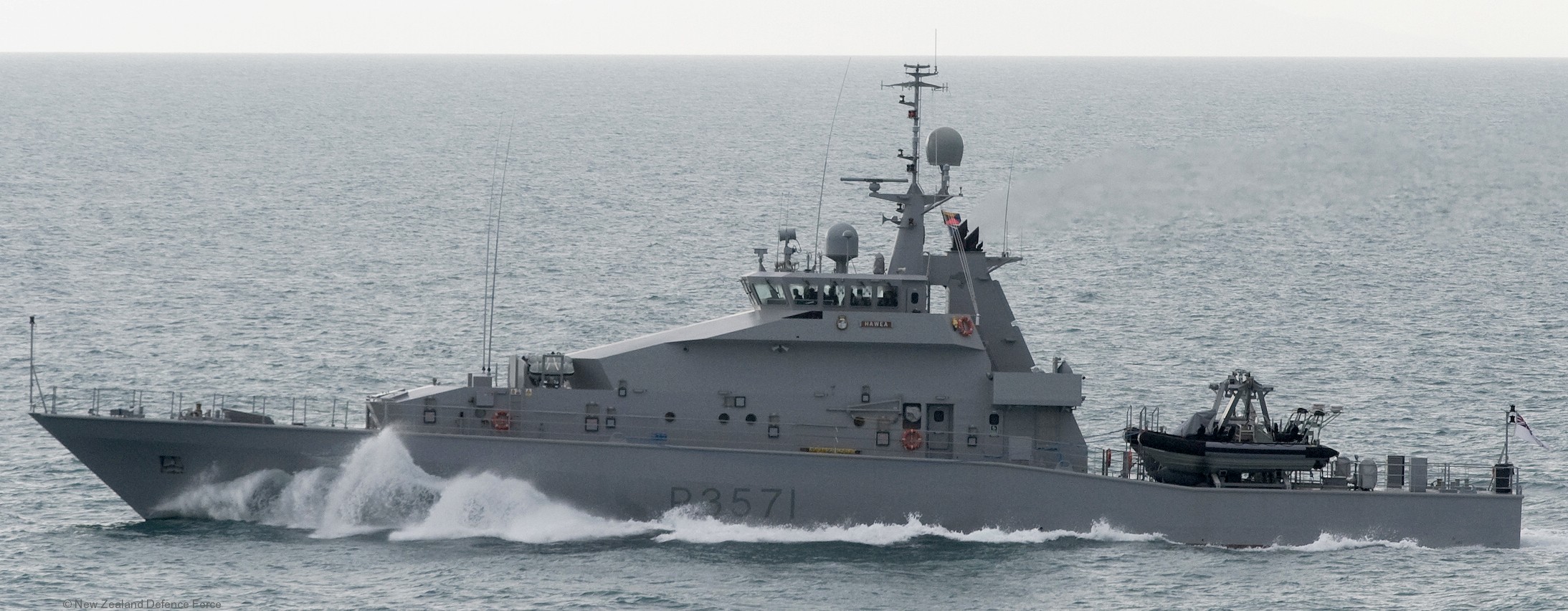 p-3571 hmnzs hawea protector class inshore patrol vessel royal new zealand navy 04