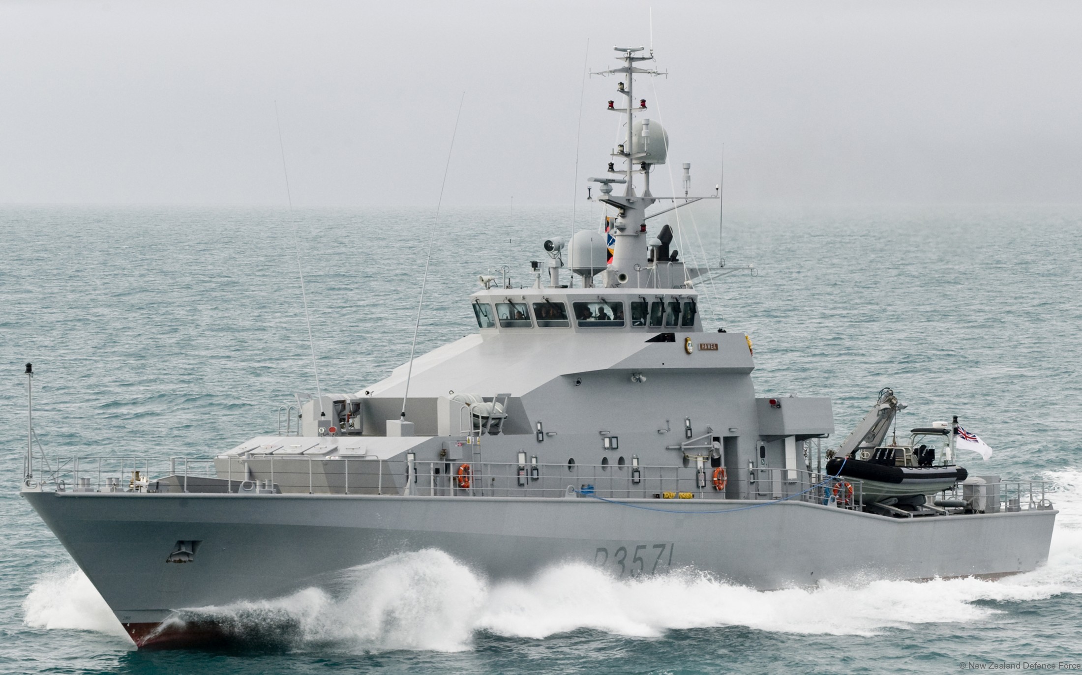 p-3571 hmnzs hawea protector class inshore patrol vessel royal new zealand navy 05