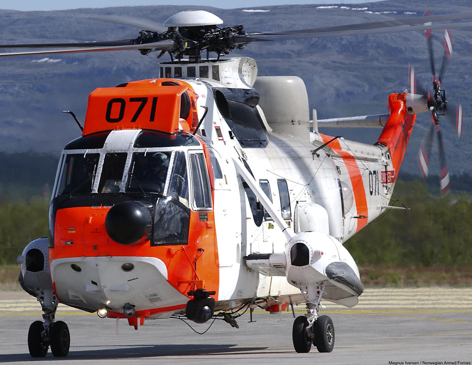 westland ws-61 sea king royal norwegian air force sar rescue 330 squadron skvadron luftforsvaret 071 03